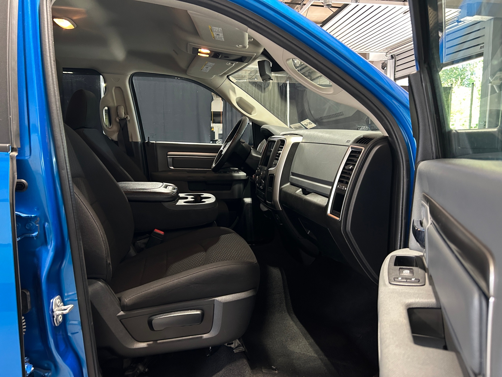 Thumbnail: 2020 RAM 1500 Classic - 2