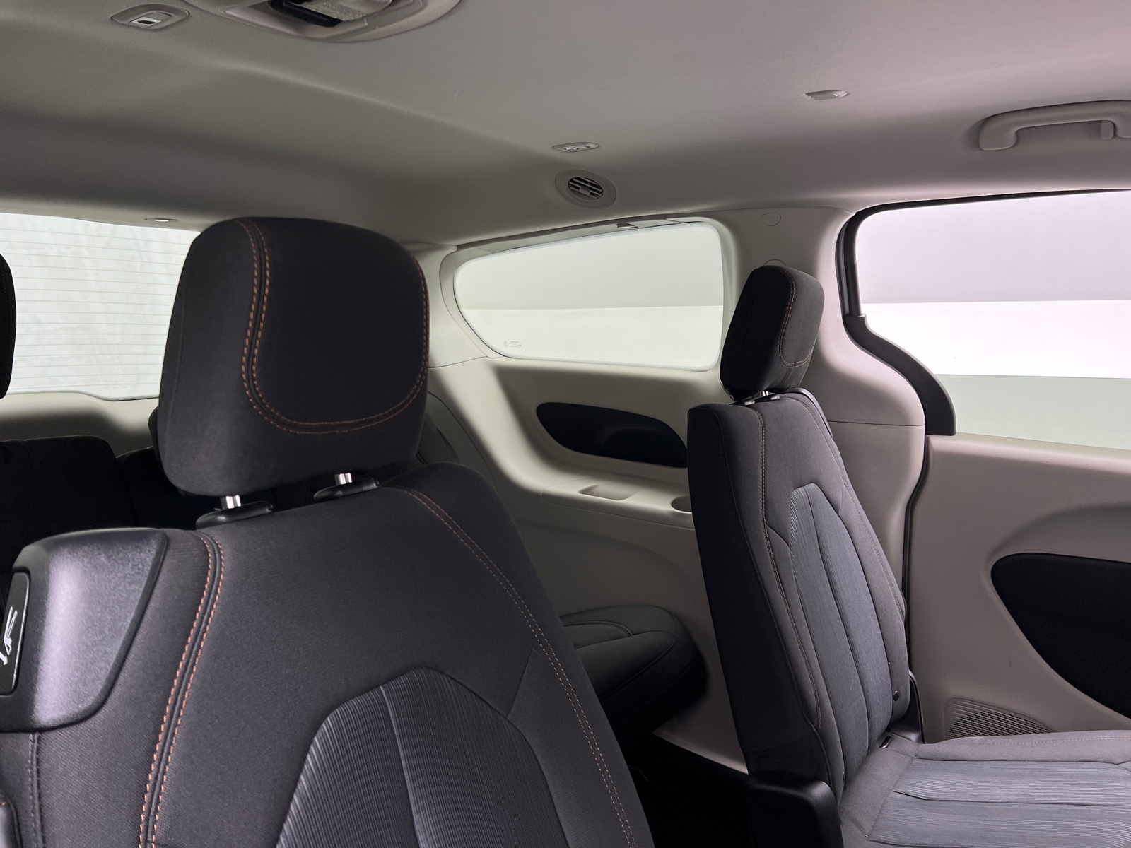 Thumbnail: 2017 Chrysler Pacifica - 6