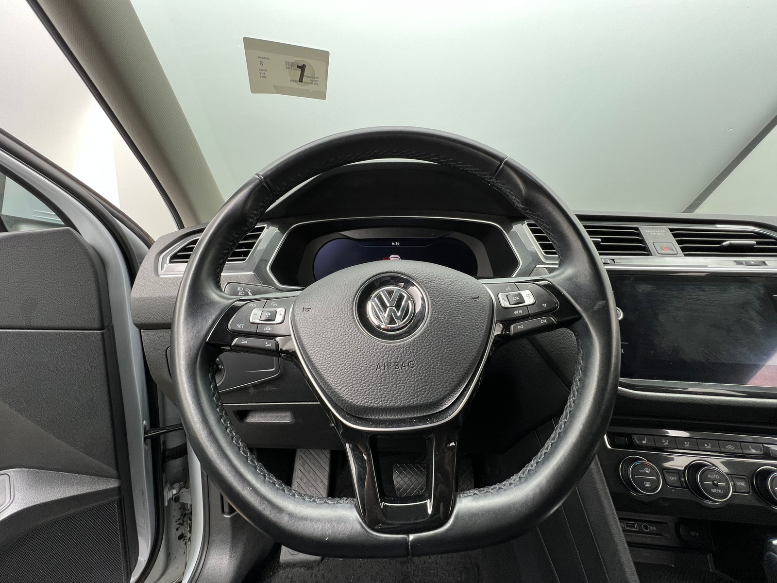 Thumbnail: 2019 Volkswagen Tiguan - 4