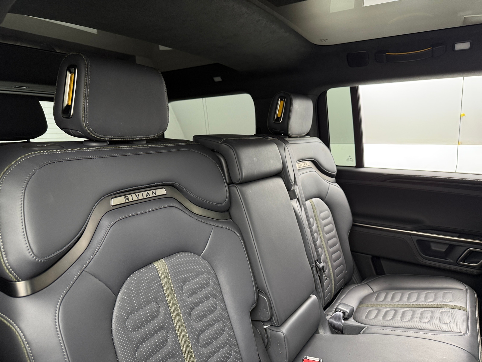 Thumbnail: 2023 Rivian R1S - 5