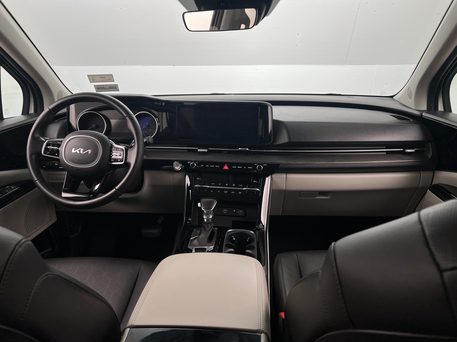 Thumbnail: 2022 Kia Carnival - 3