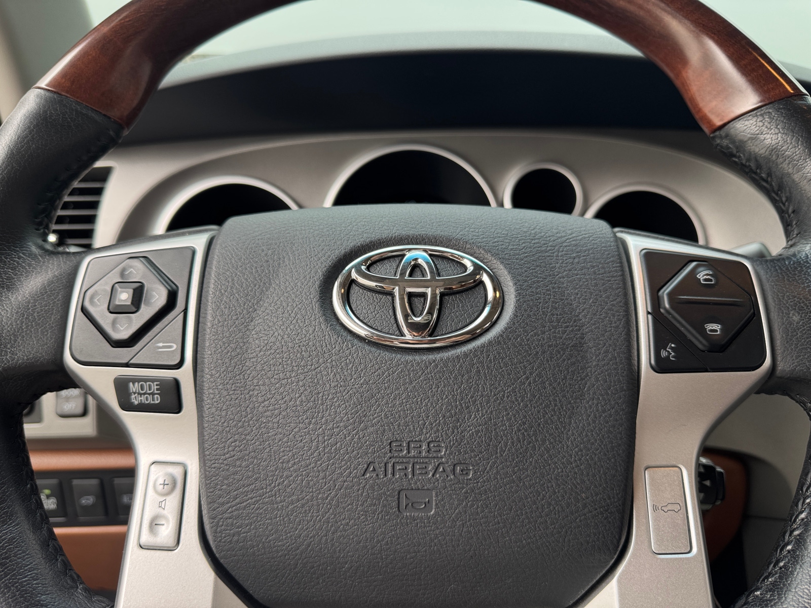 Thumbnail: 2016 Toyota Sequoia - 4