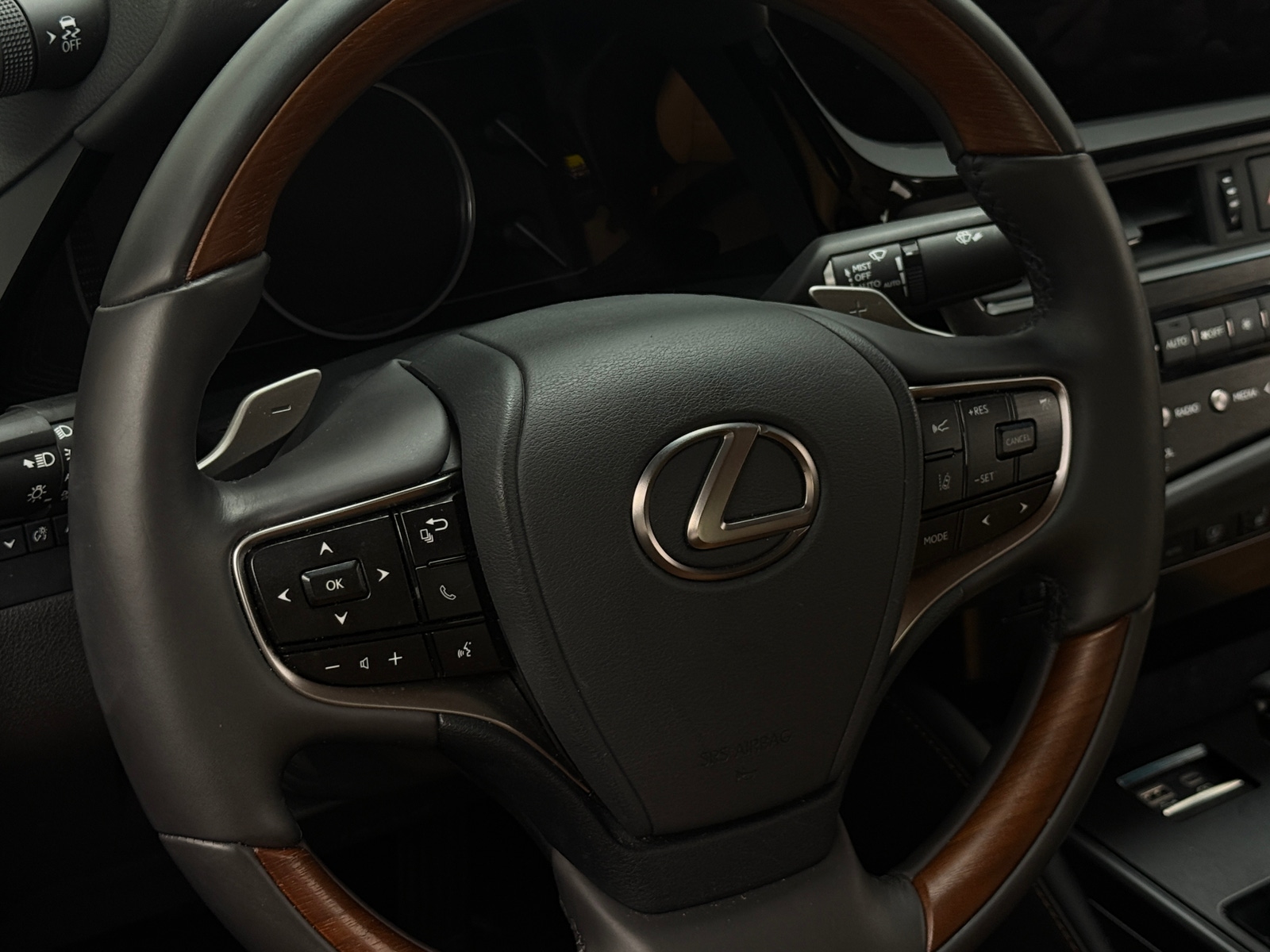 Thumbnail: 2023 Lexus ES - 4