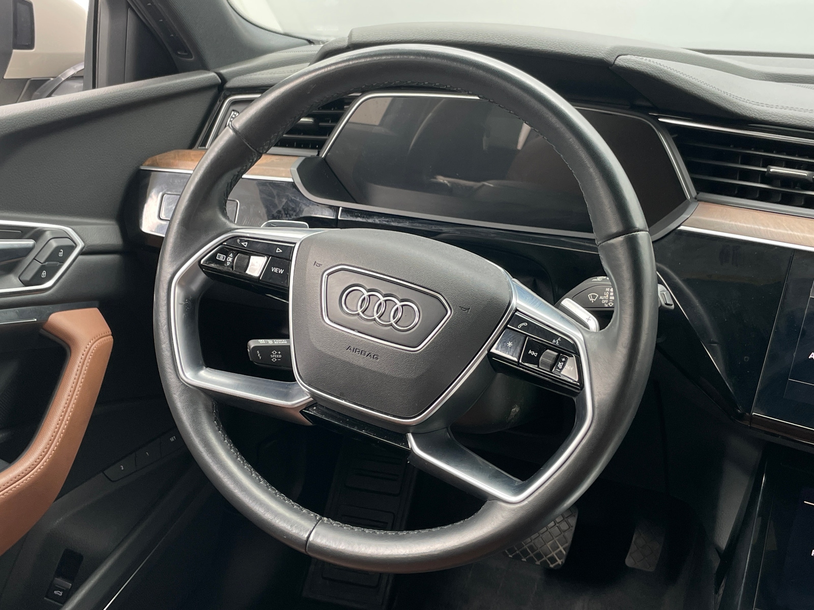 Thumbnail: 2022 Audi e-tron - 4