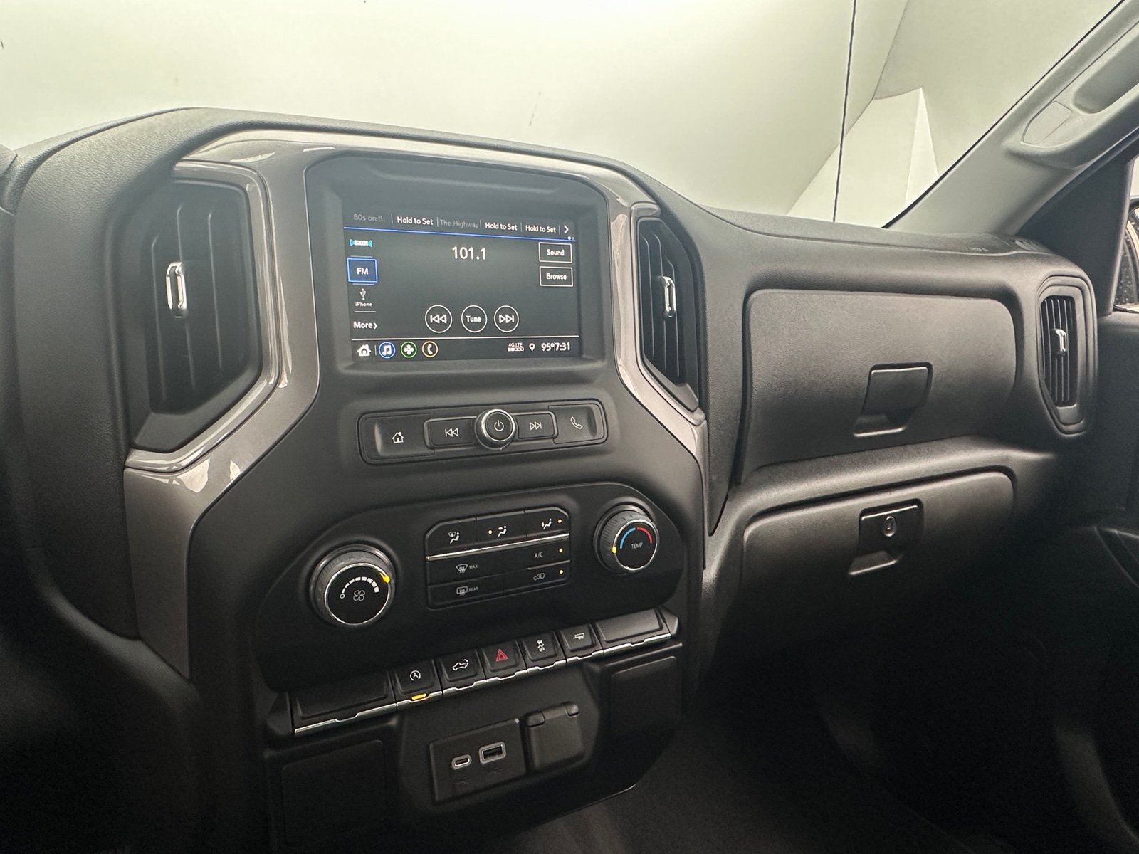 Thumbnail: 2022 Chevrolet Silverado 1500 - 4