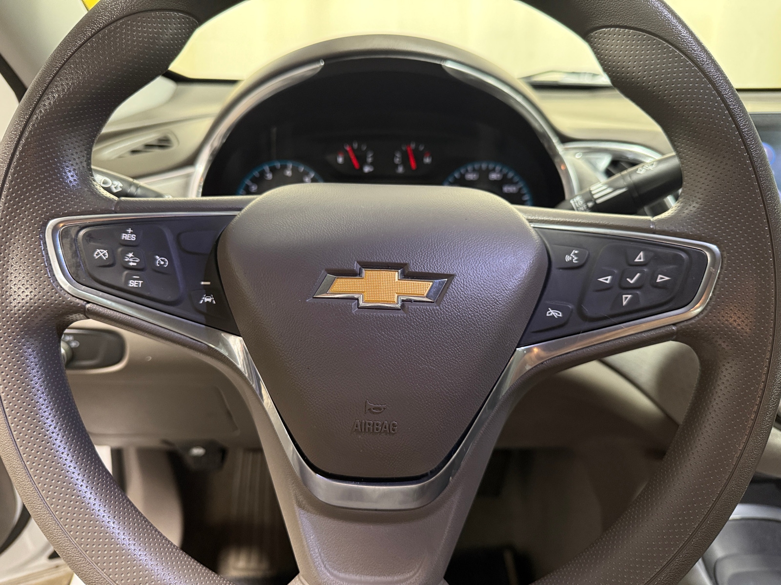 Thumbnail: 2020 Chevrolet Malibu - 5