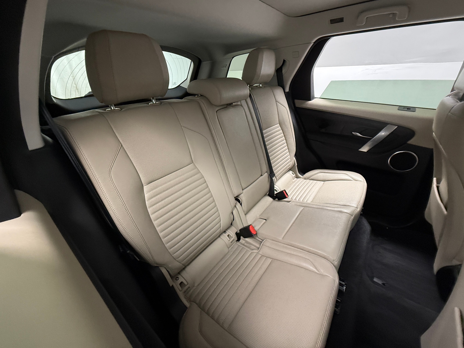 Thumbnail: 2020 Land Rover Discovery Sport - 5
