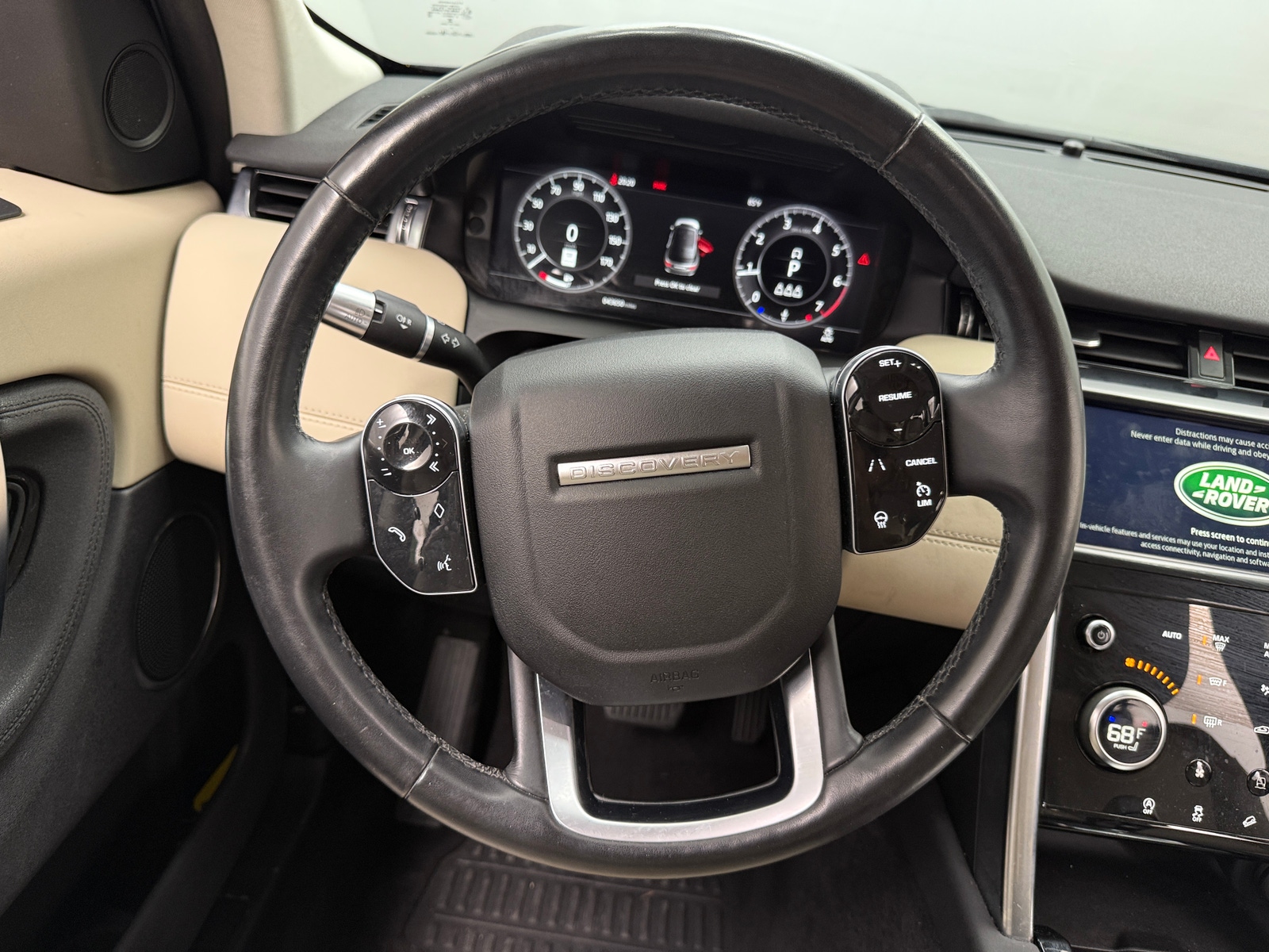 Thumbnail: 2020 Land Rover Discovery Sport - 4