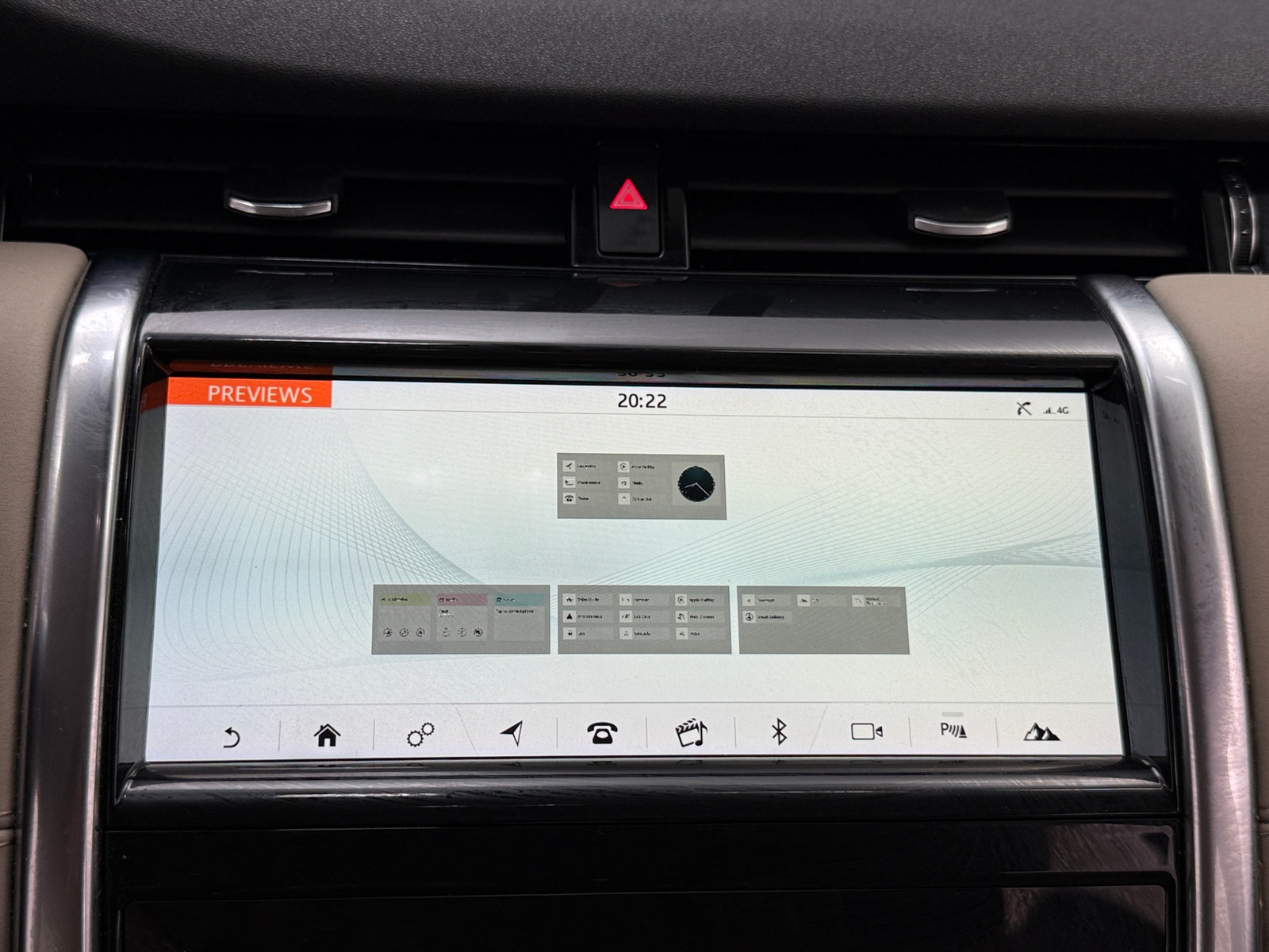 Thumbnail: 2020 Land Rover Discovery Sport - 3