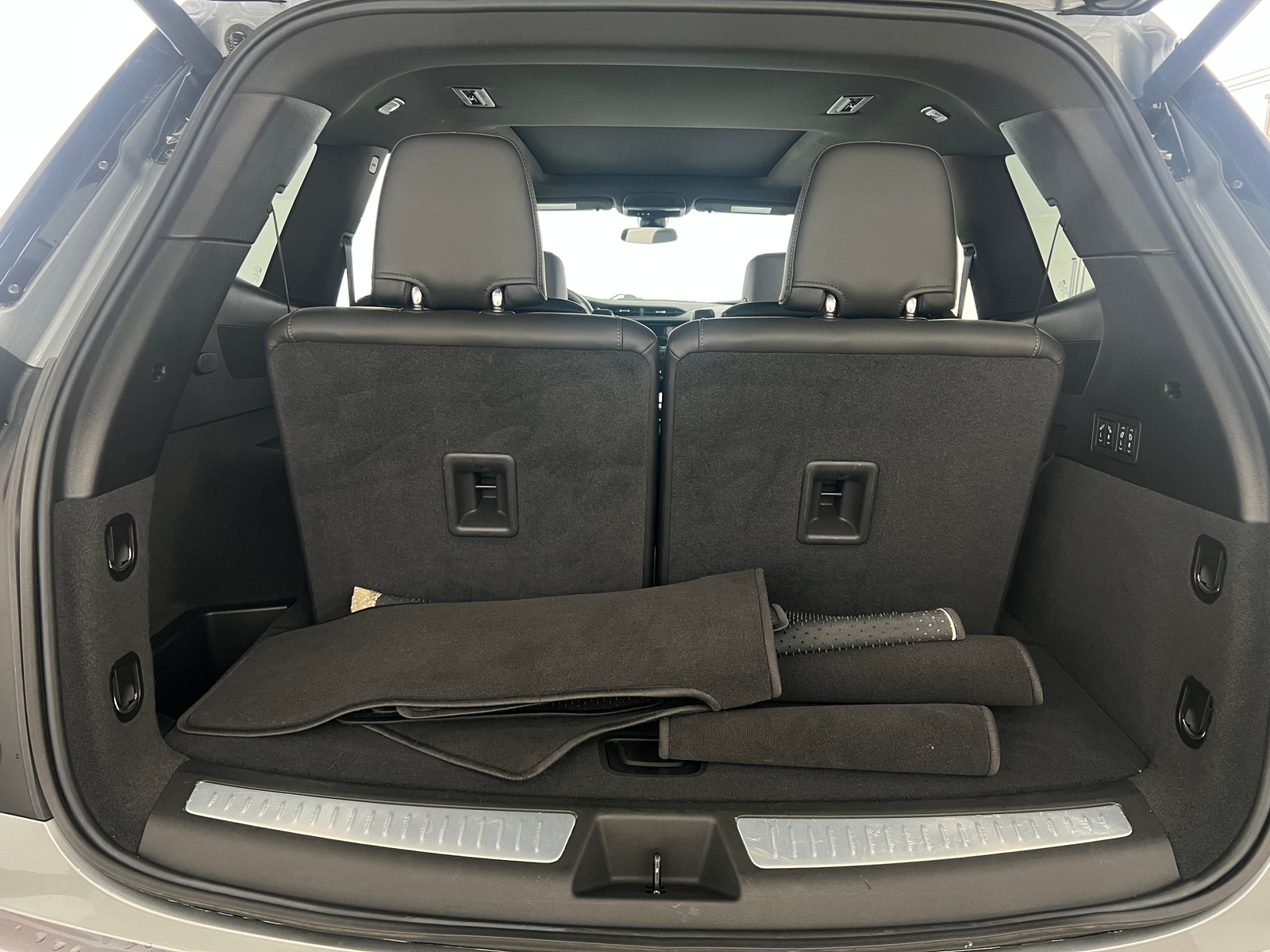 Thumbnail: 2025 Cadillac XT6 - 6