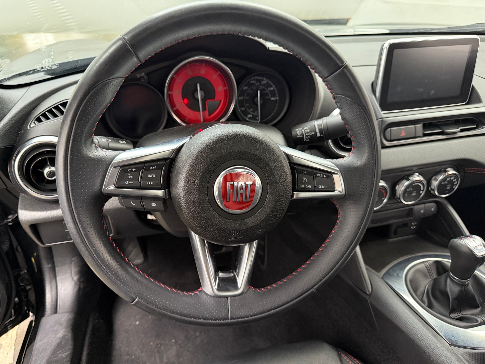 Thumbnail: 2017 Fiat 124 Spider - 4