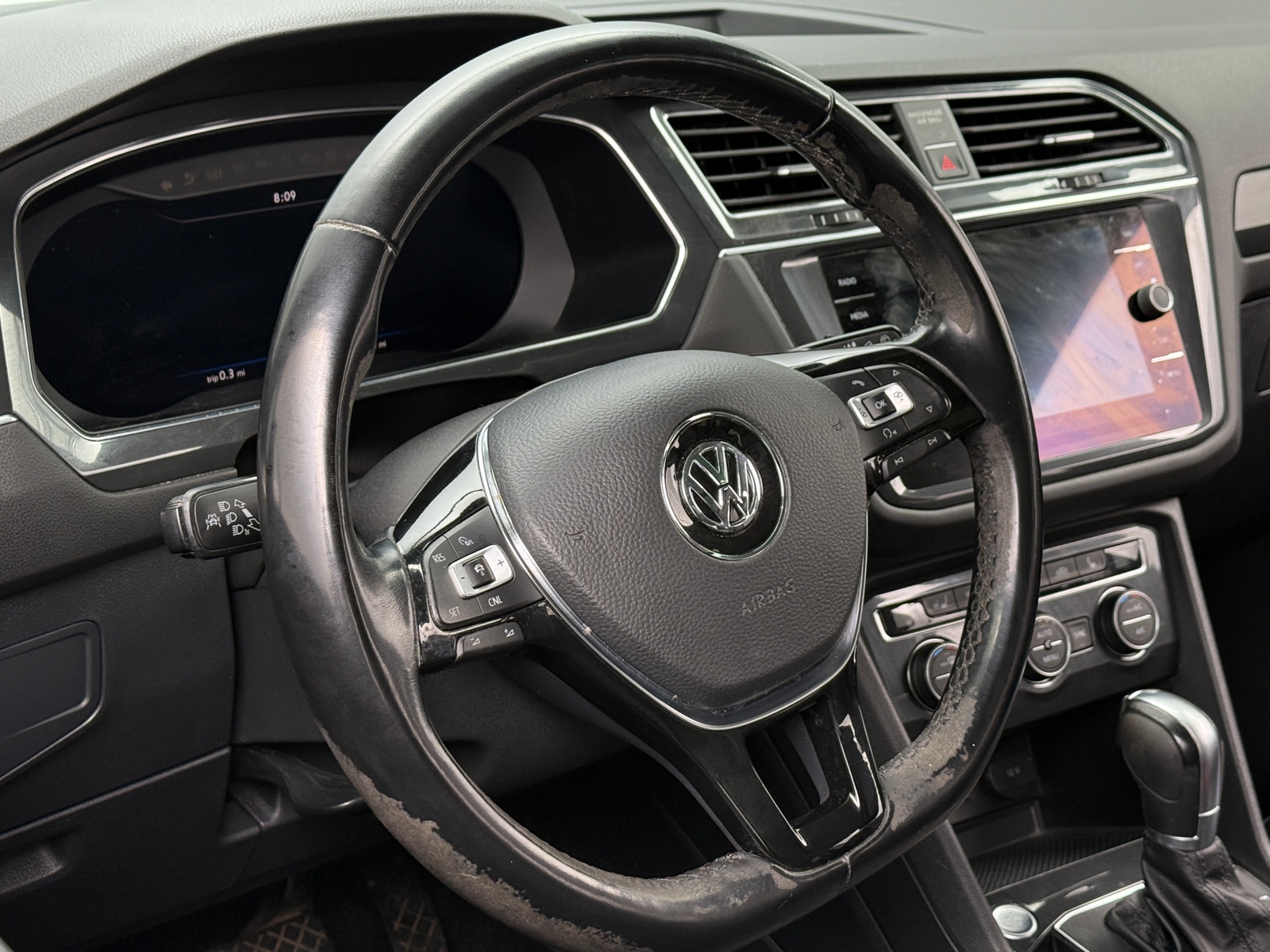 Thumbnail: 2018 Volkswagen Tiguan - 4