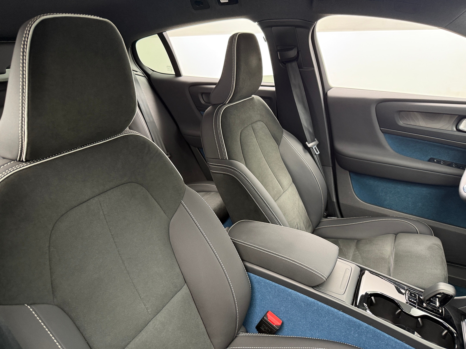 Thumbnail: 2023 Volvo C40 - 2