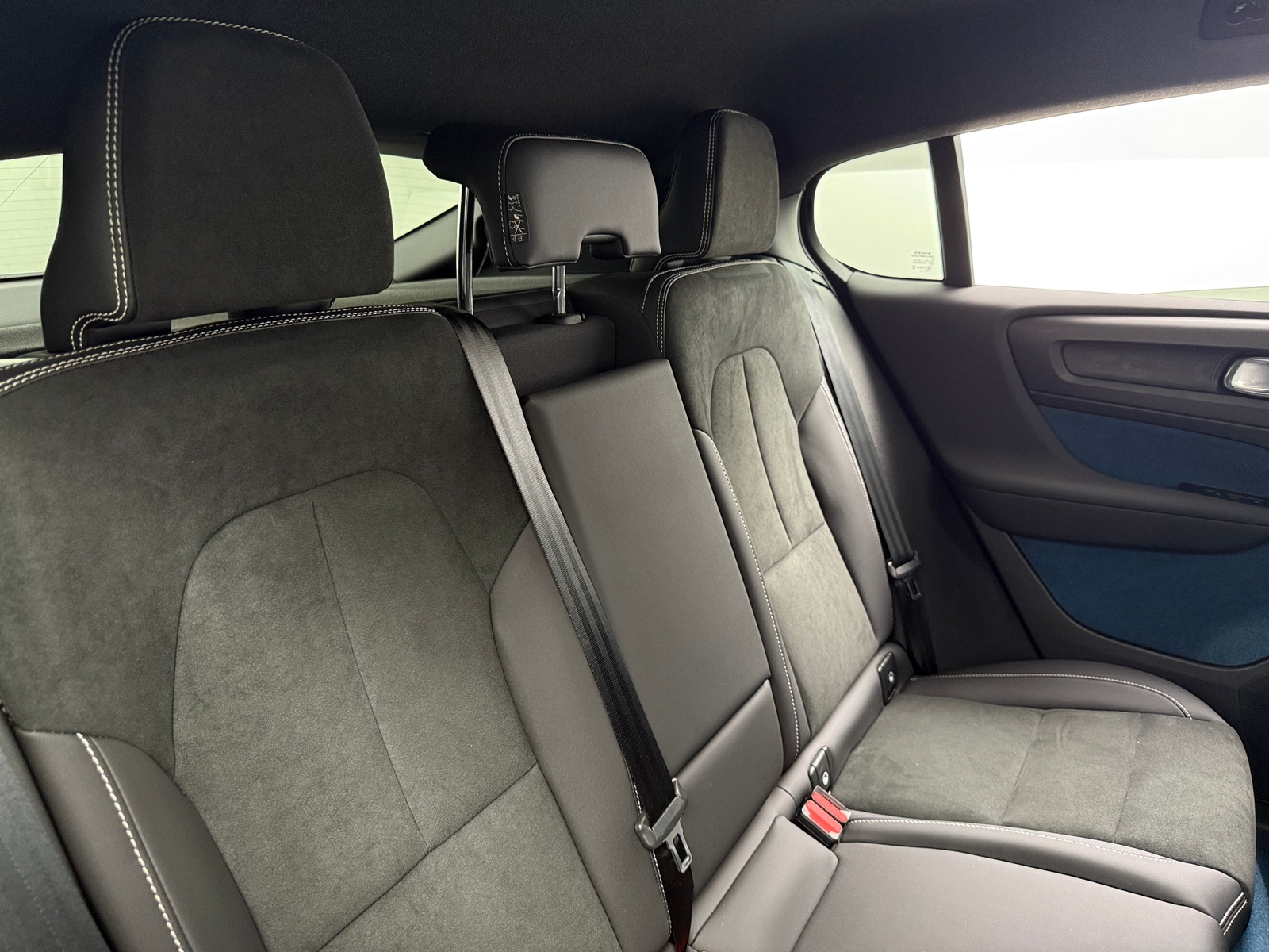 Thumbnail: 2023 Volvo C40 - 6