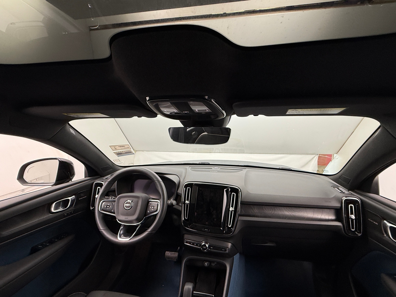 Thumbnail: 2023 Volvo C40 - 3