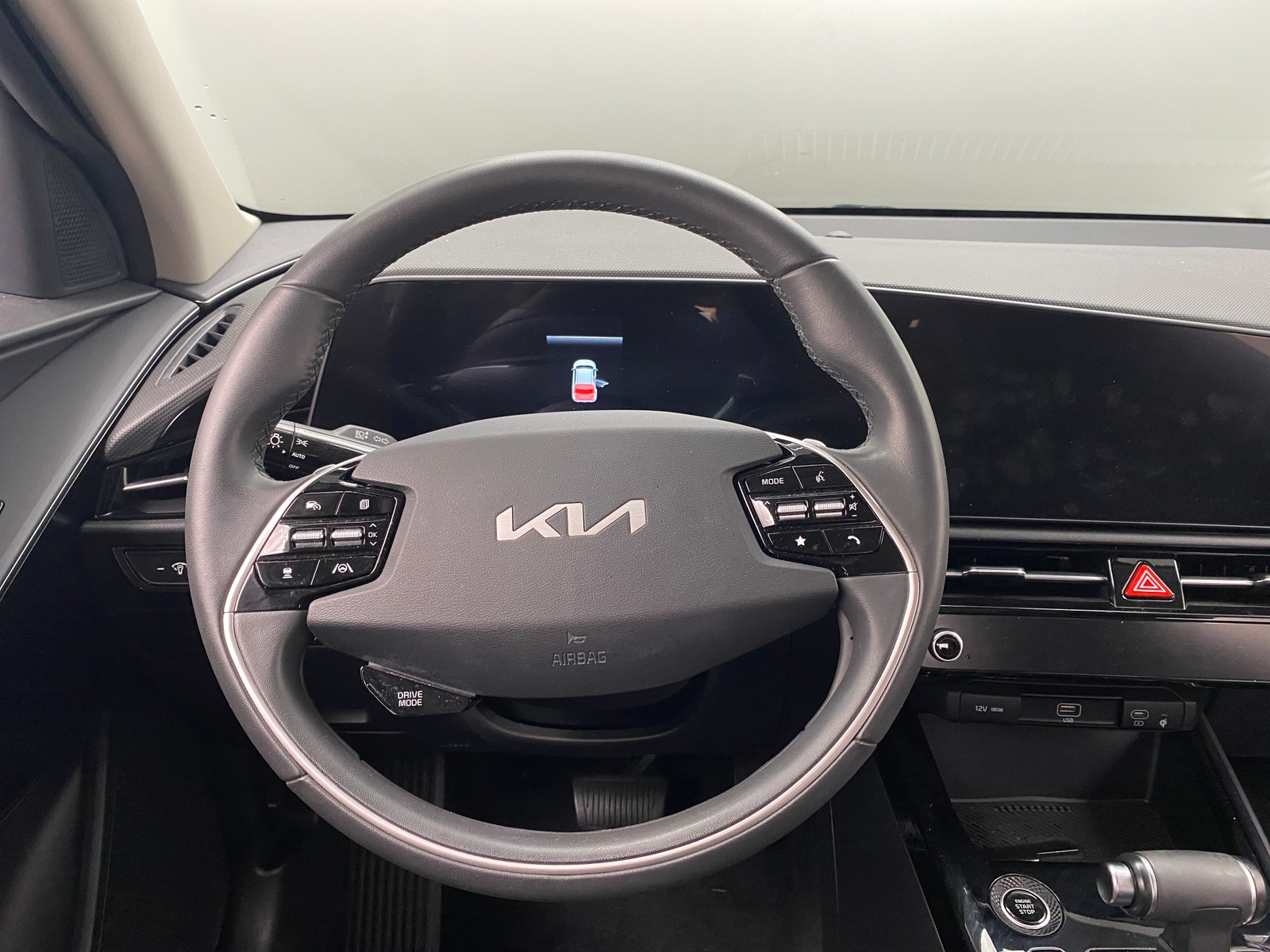Thumbnail: 2023 Kia Niro - 4
