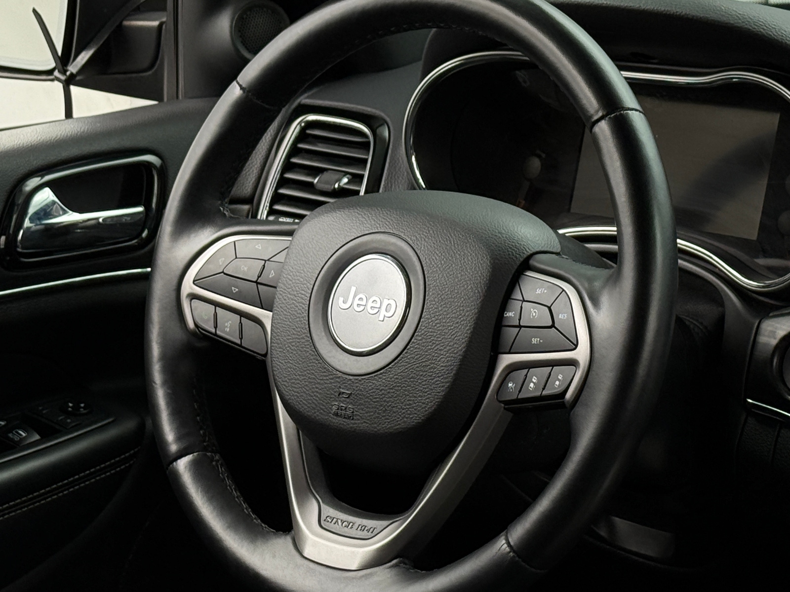 Thumbnail: 2021 Jeep Grand Cherokee - 4