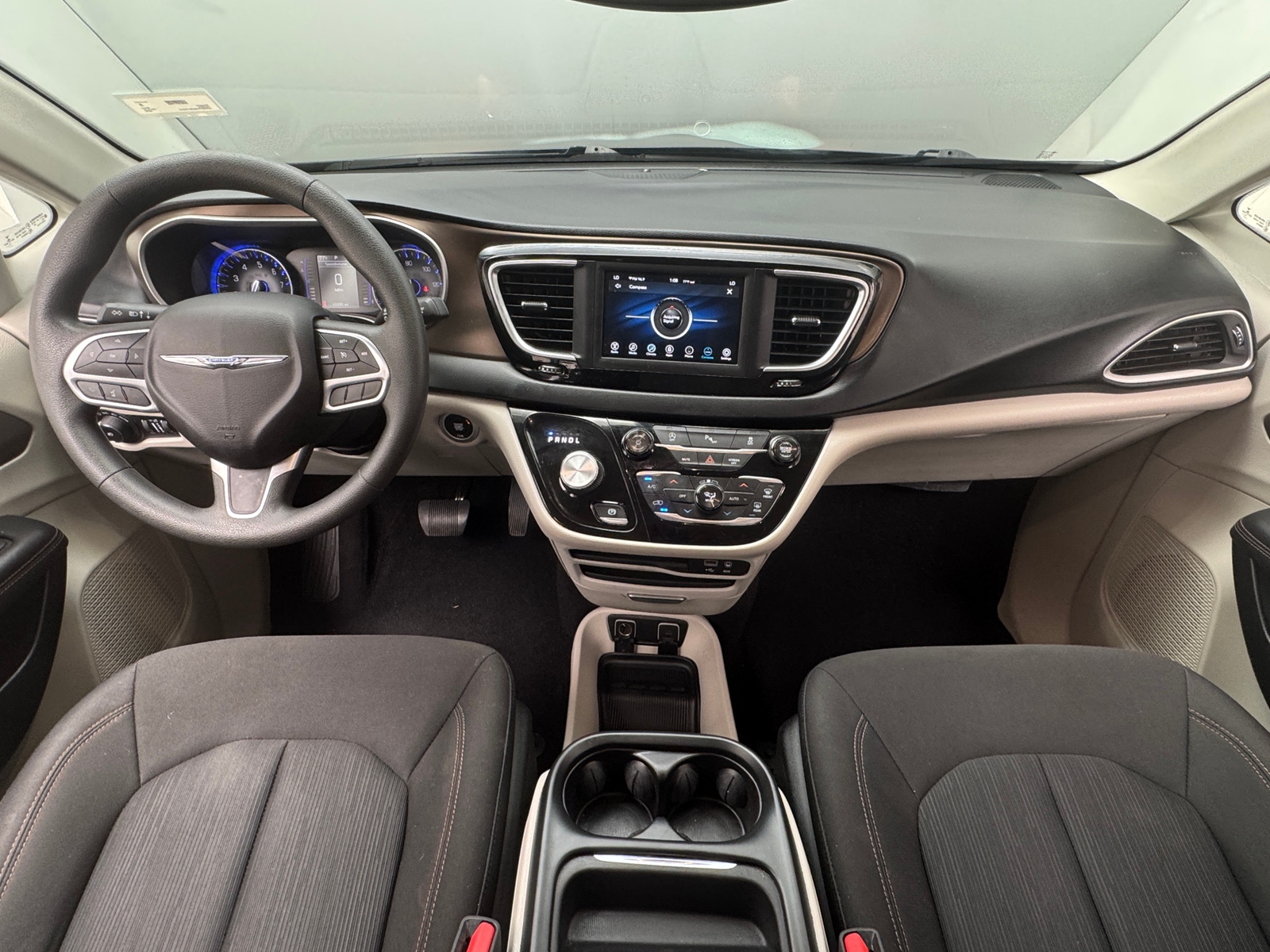 Thumbnail: 2018 Chrysler Pacifica - 3