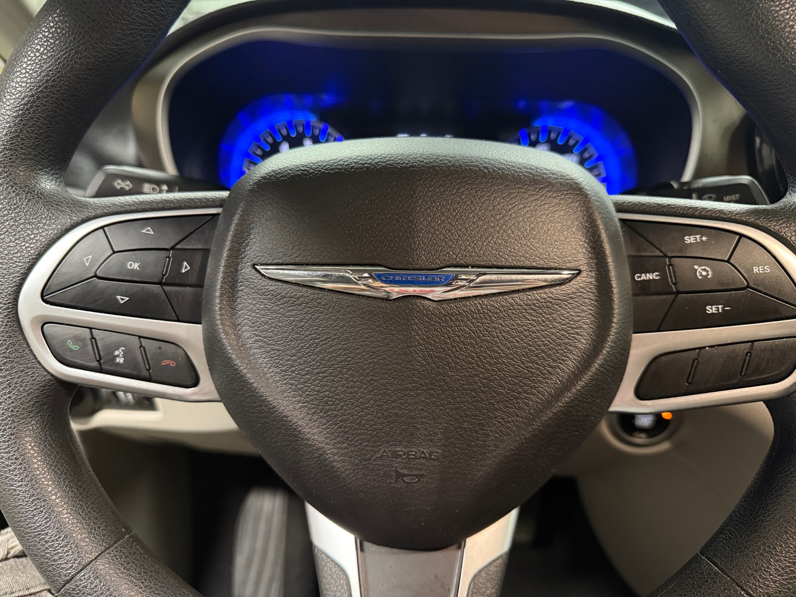 Thumbnail: 2018 Chrysler Pacifica - 5