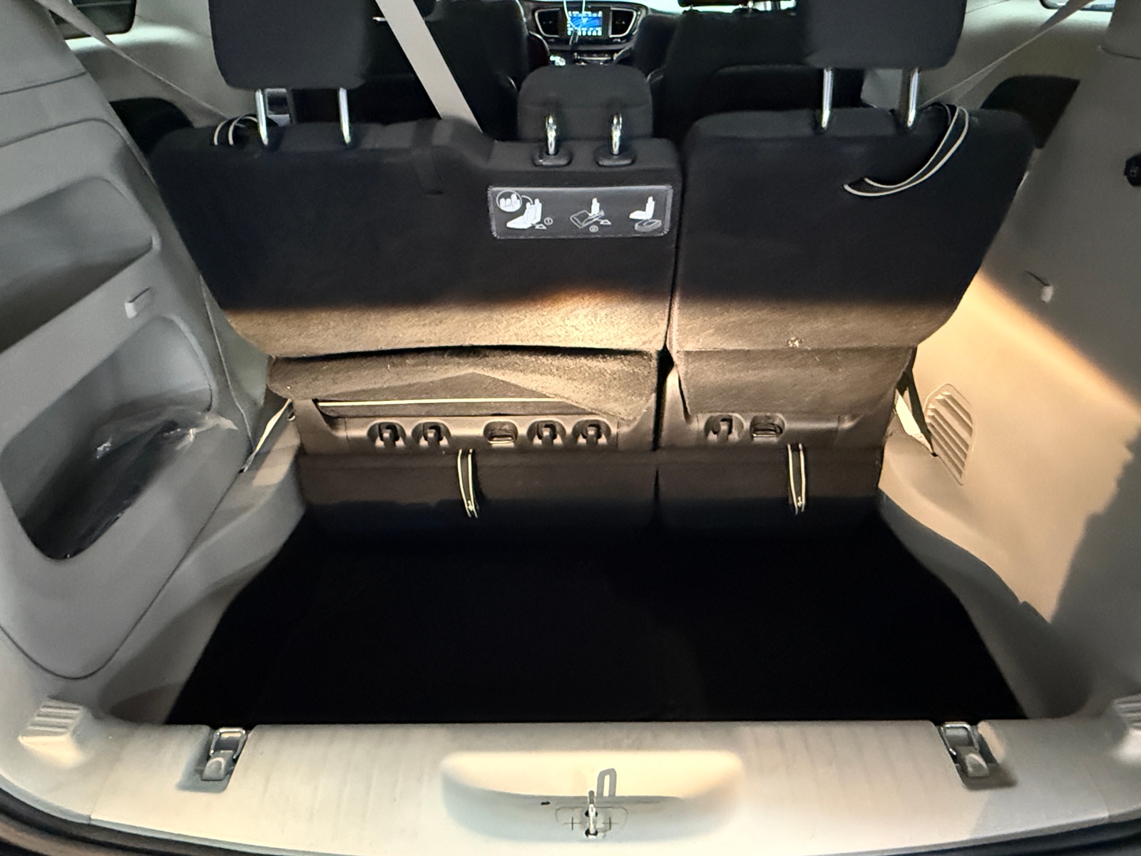 Thumbnail: 2018 Chrysler Pacifica - 7