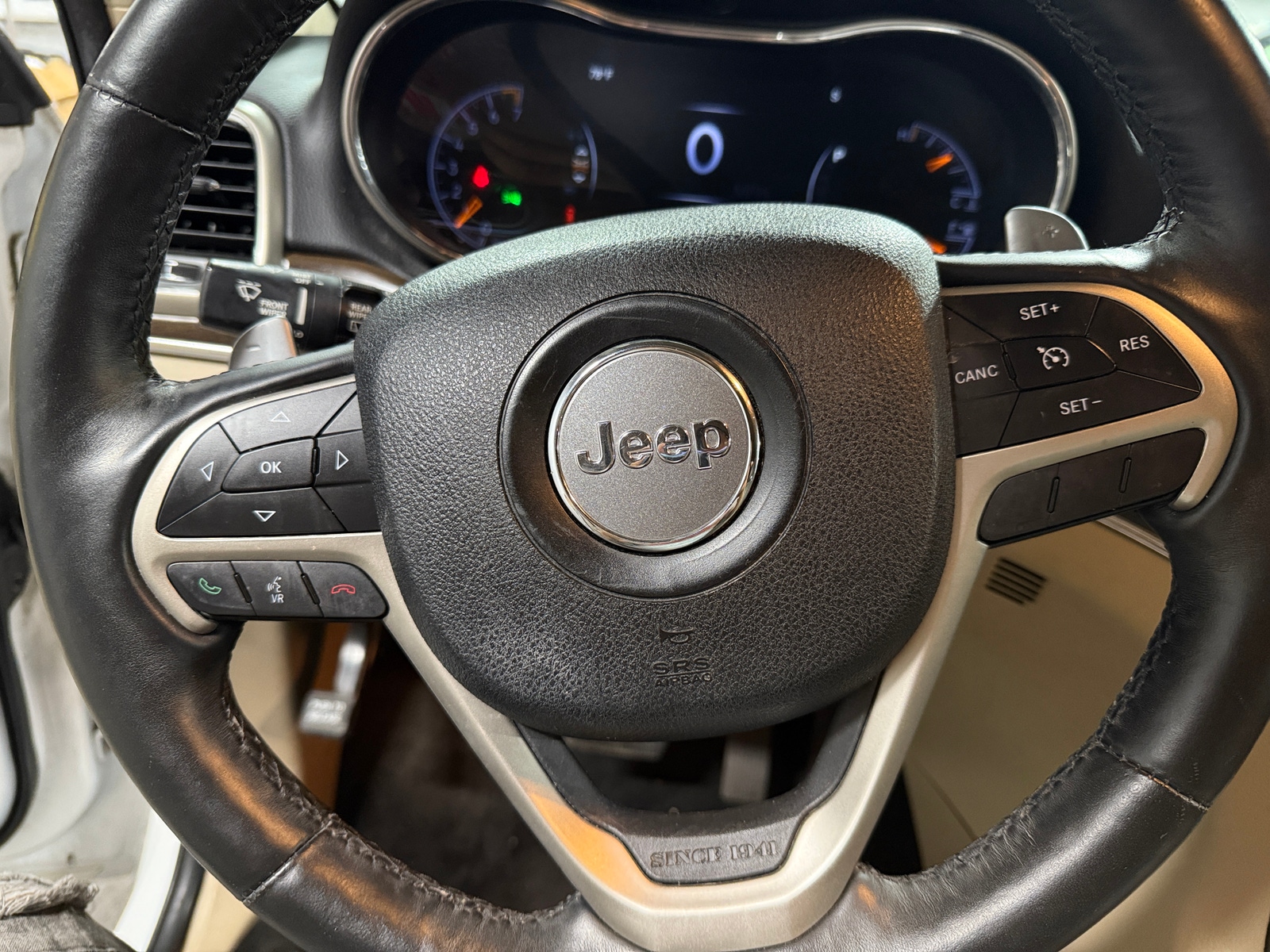 Thumbnail: 2015 Jeep Grand Cherokee - 4