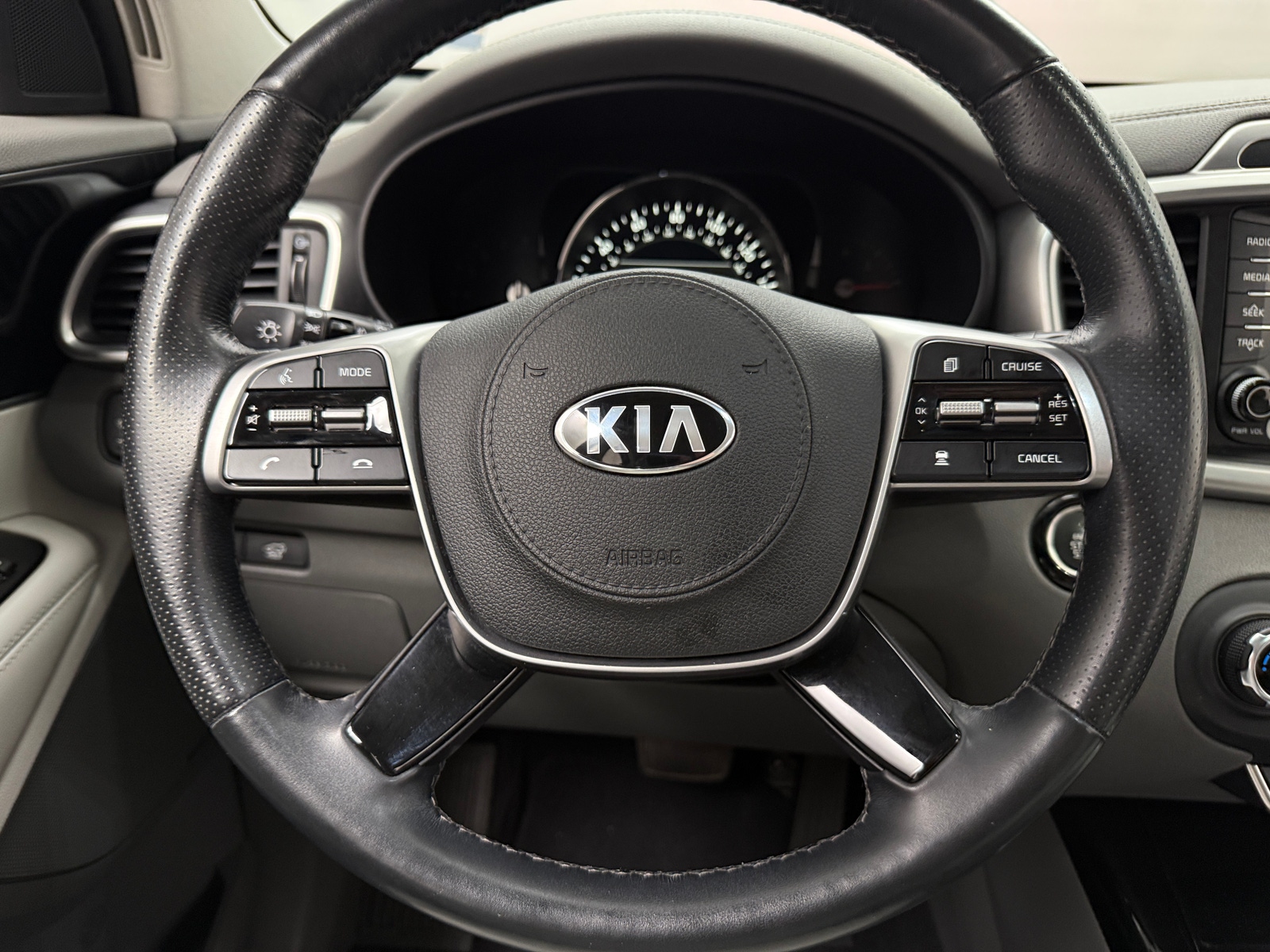Thumbnail: 2019 Kia Sorento - 4