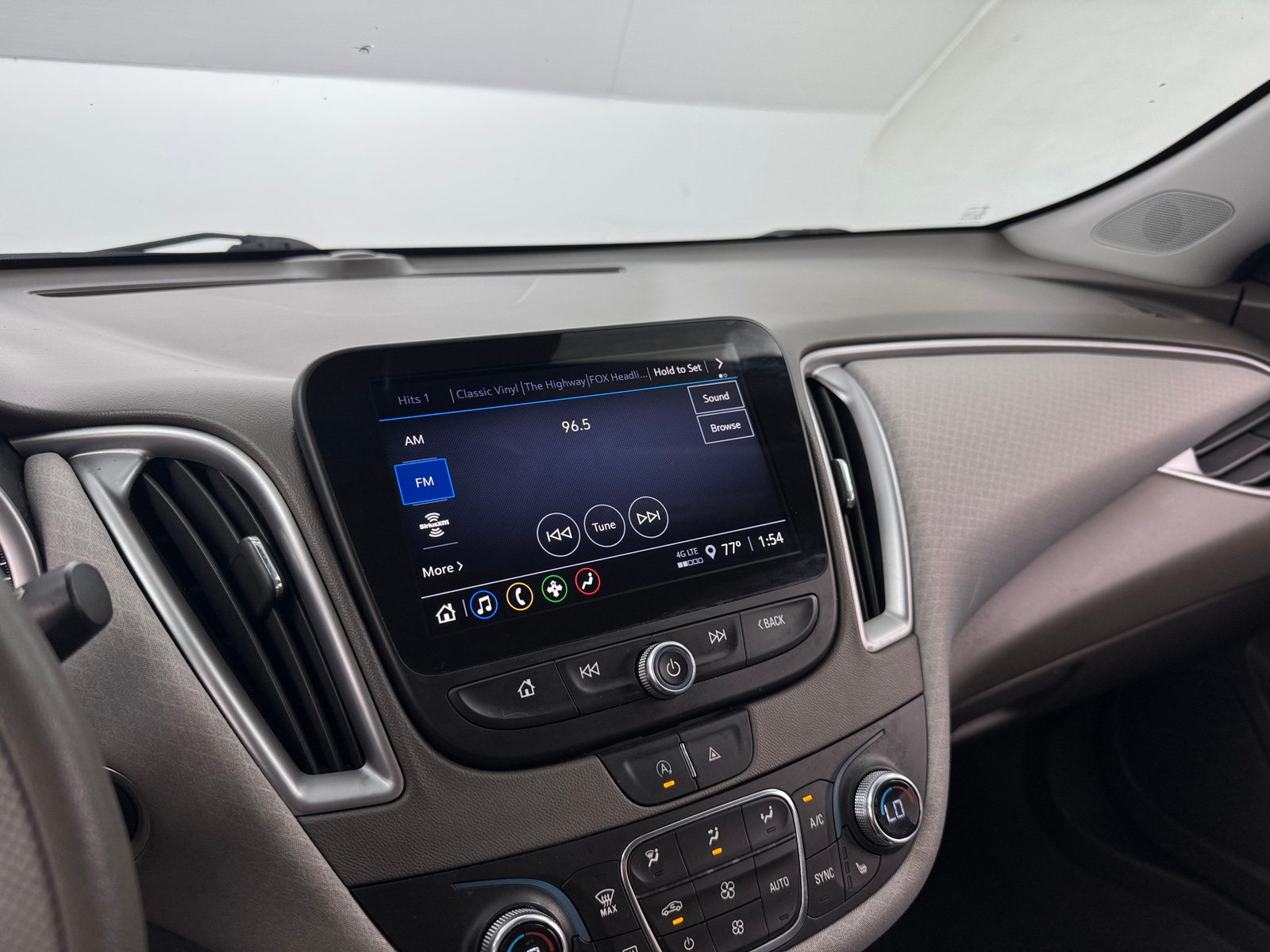 Thumbnail: 2022 Chevrolet Malibu - 4