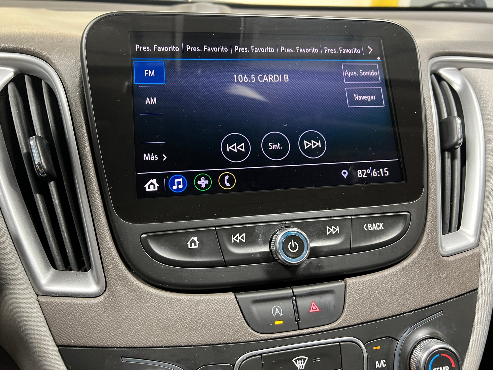 Thumbnail: 2020 Chevrolet Malibu - 4