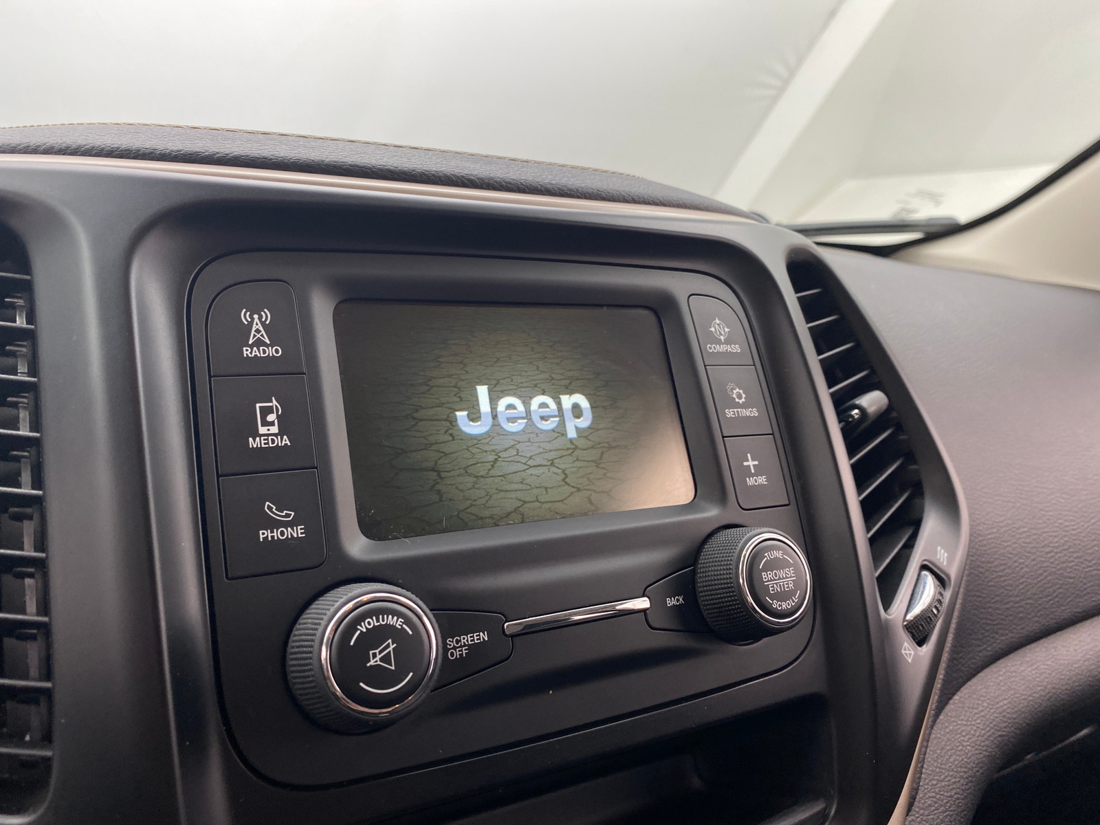Thumbnail: 2018 Jeep Cherokee - 4