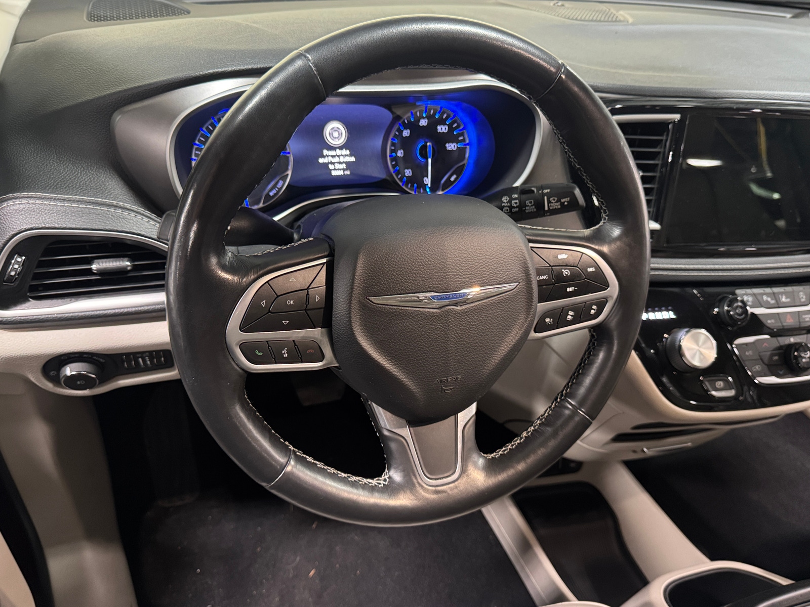 Thumbnail: 2021 Chrysler Pacifica - 4