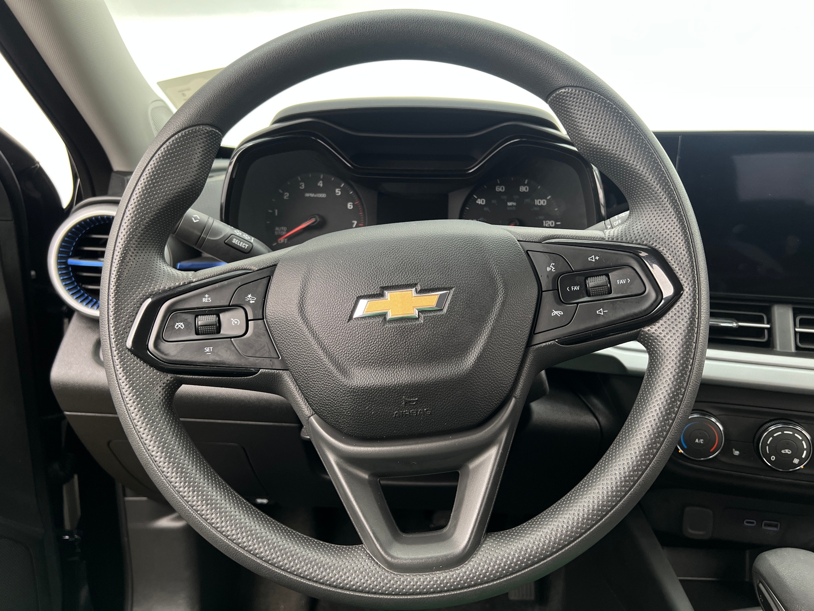 Thumbnail: 2024 Chevrolet Trax - 5