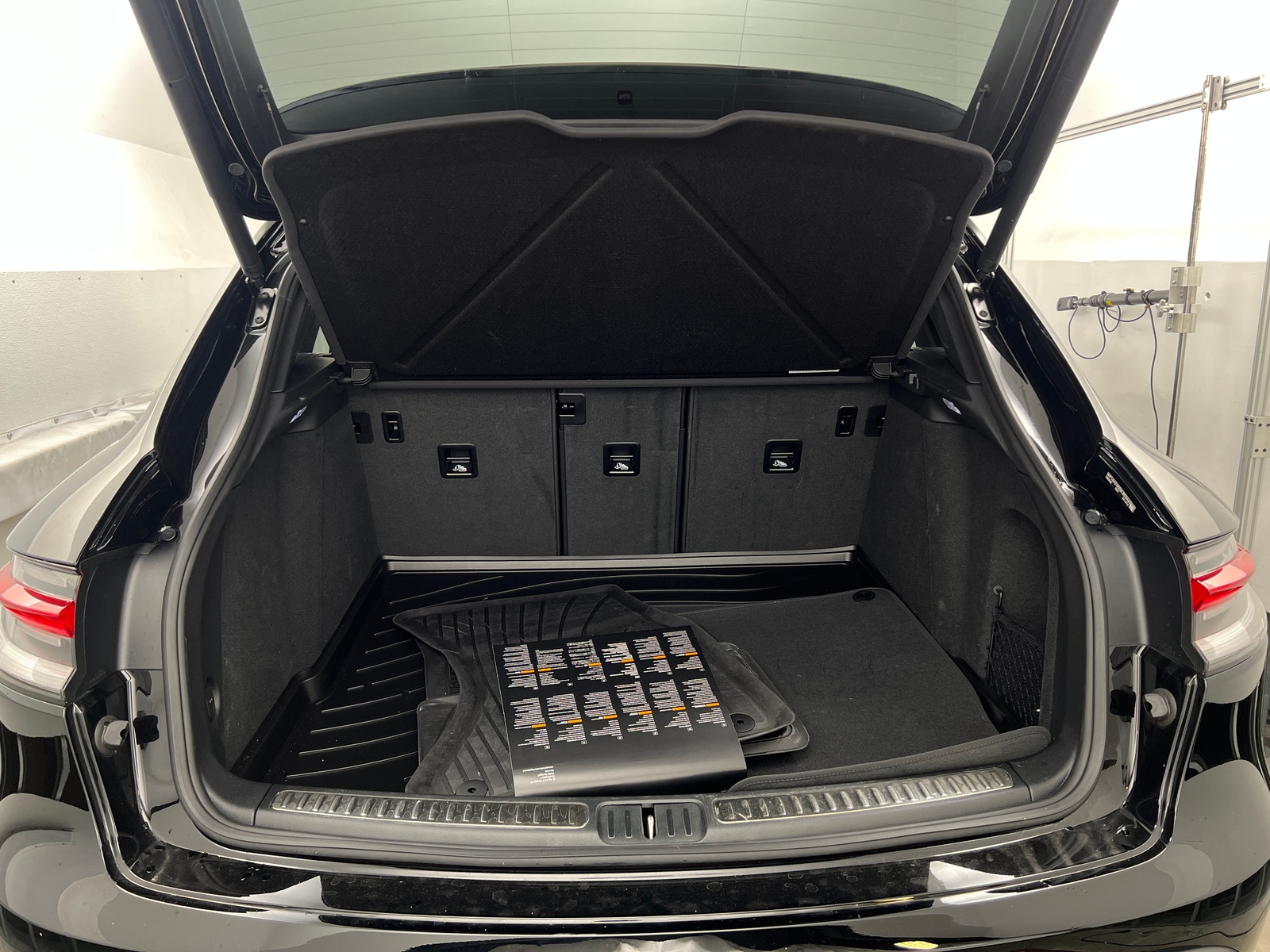 Thumbnail: 2025 Porsche Macan - 6