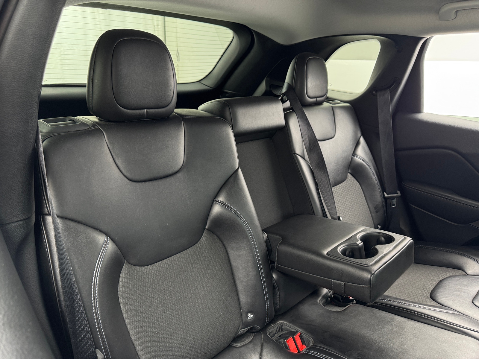 Thumbnail: 2019 Jeep Cherokee - 6