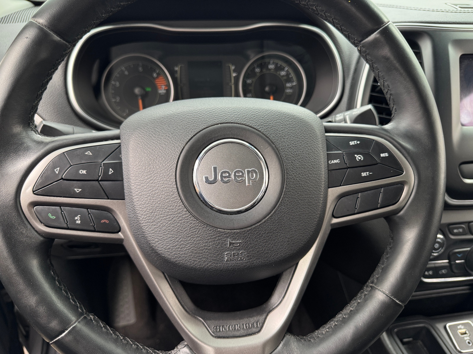 Thumbnail: 2019 Jeep Cherokee - 5