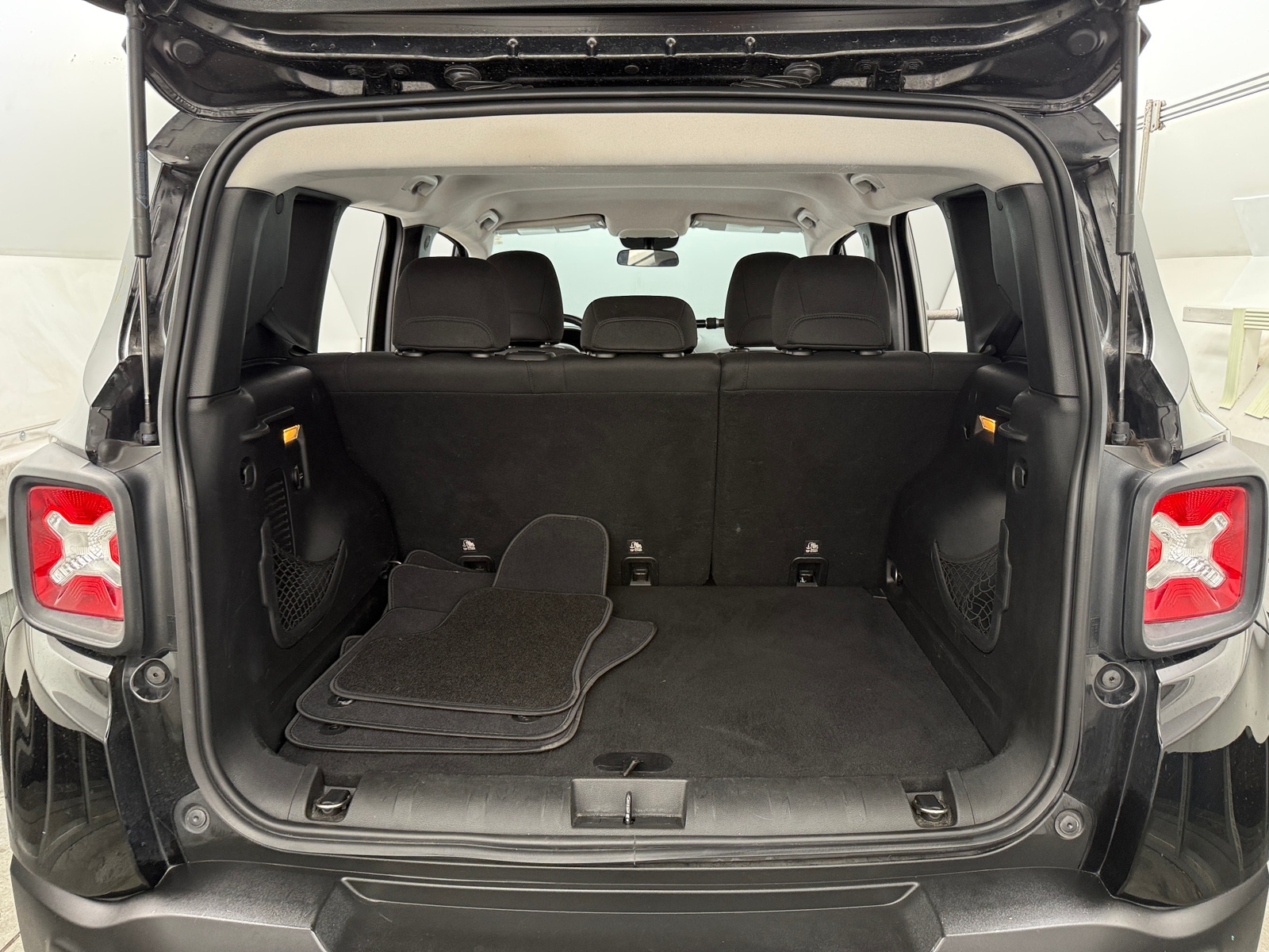 Thumbnail: 2016 Jeep Renegade - 7