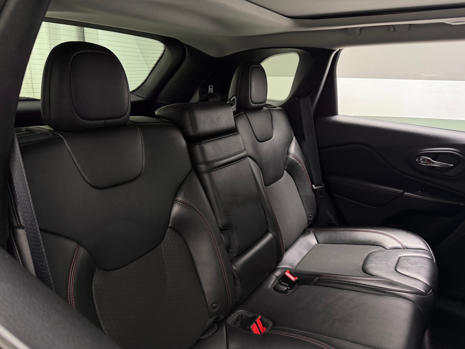 Thumbnail: 2019 Jeep Cherokee - 5