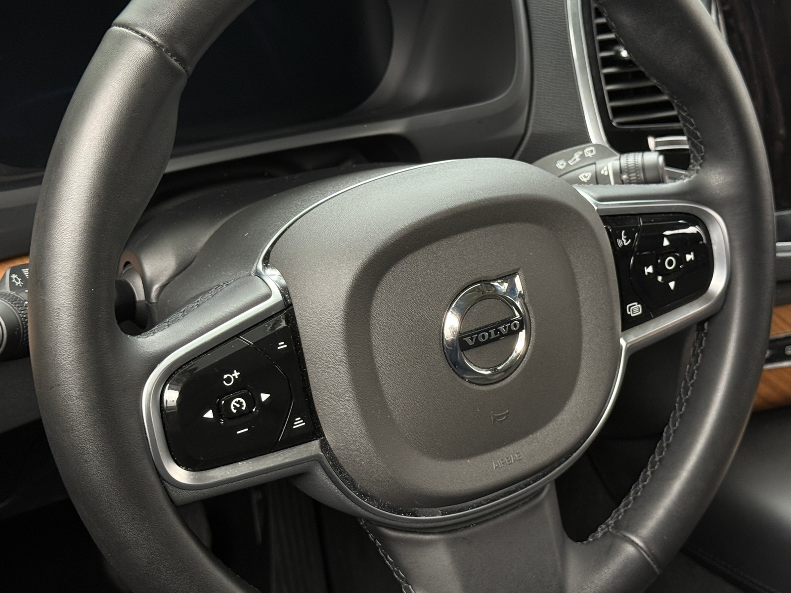 Thumbnail: 2025 Volvo XC90 - 4