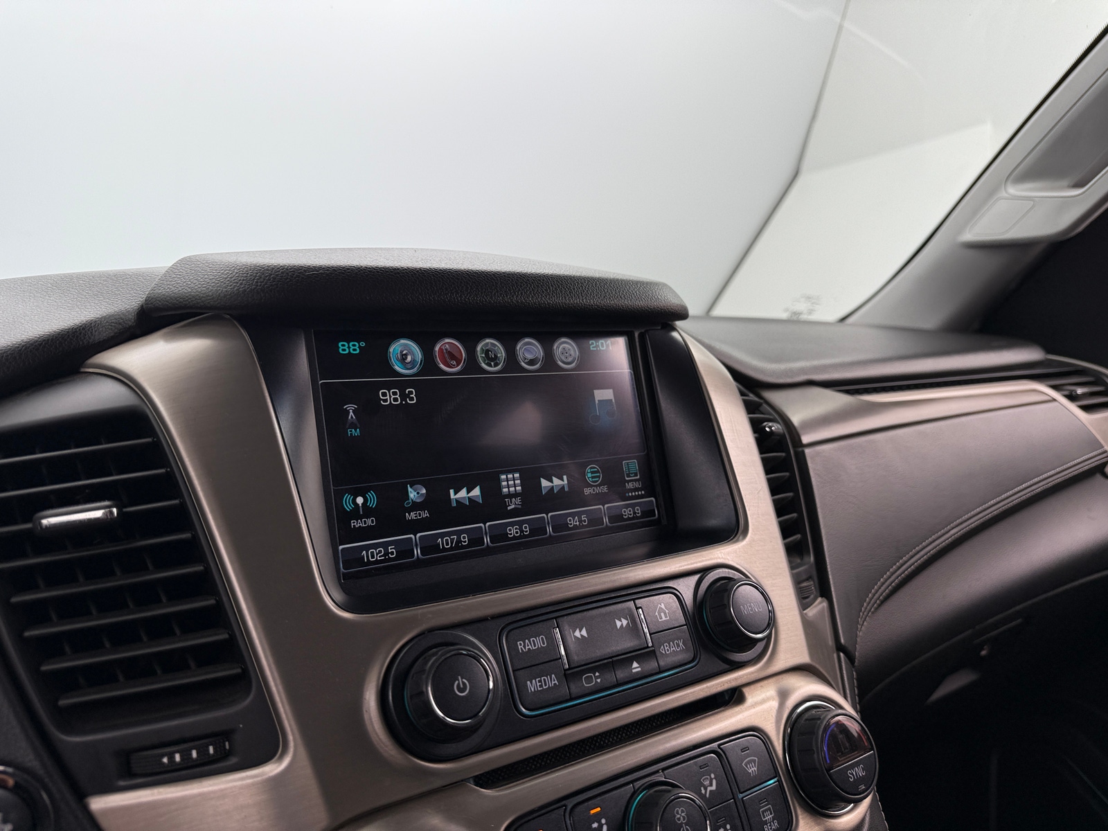 Thumbnail: 2018 GMC Yukon XL - 3