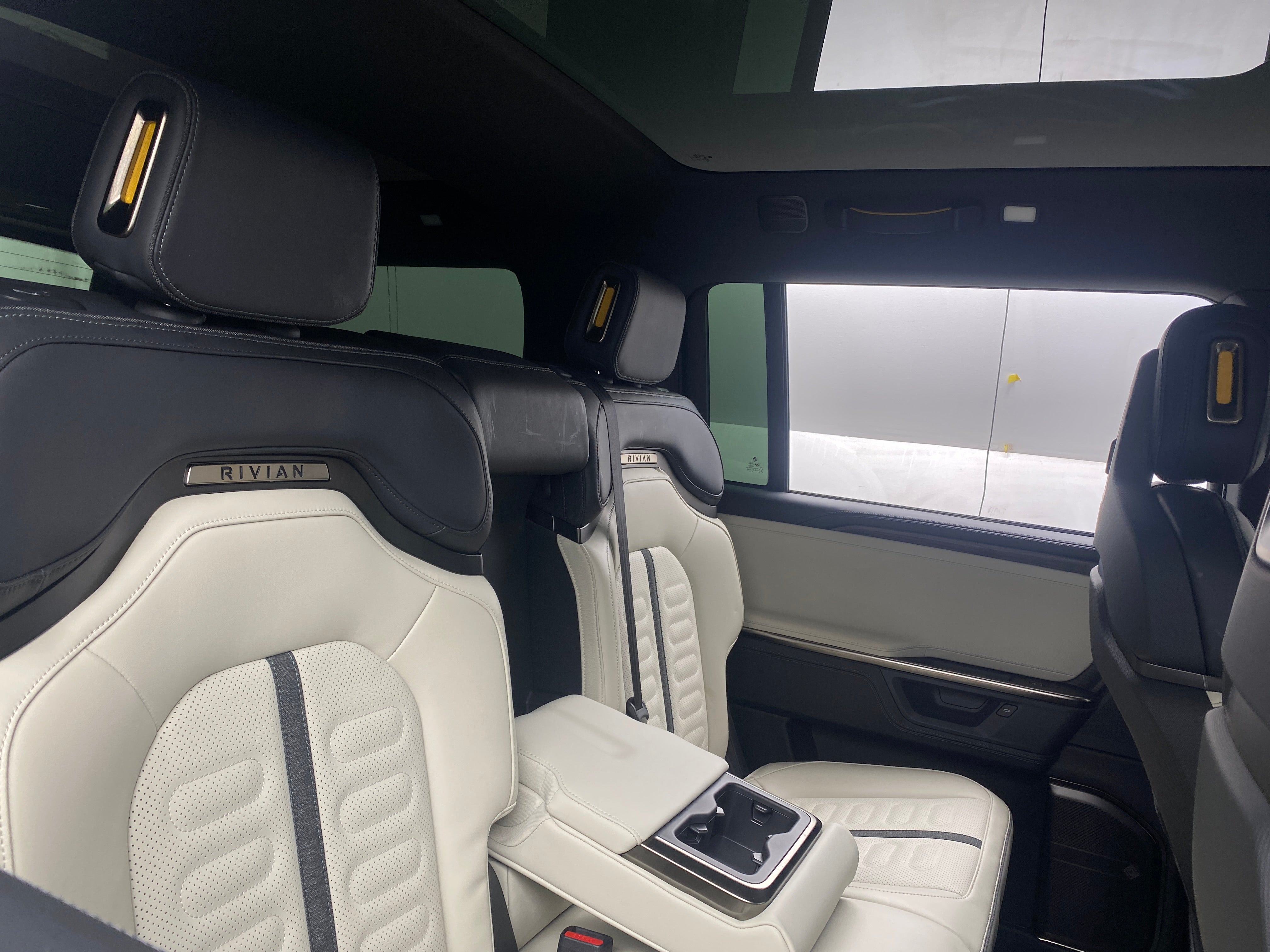 Used 2025 Rivian R1S Ascend with VIN 7PDSGCBPXSN074010 for sale in Oak Creek, WI