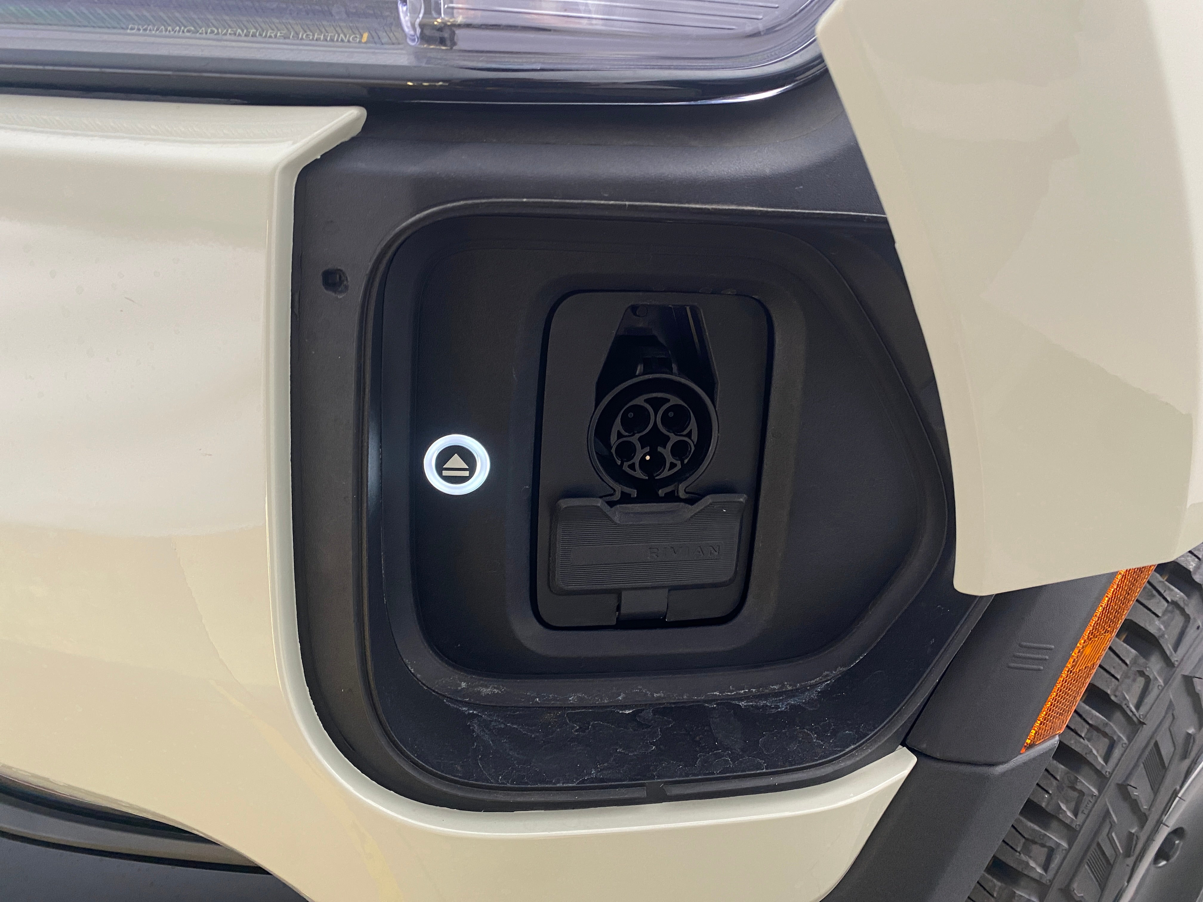 Used 2025 Rivian R1S Ascend with VIN 7PDSGCBPXSN074010 for sale in Oak Creek, WI