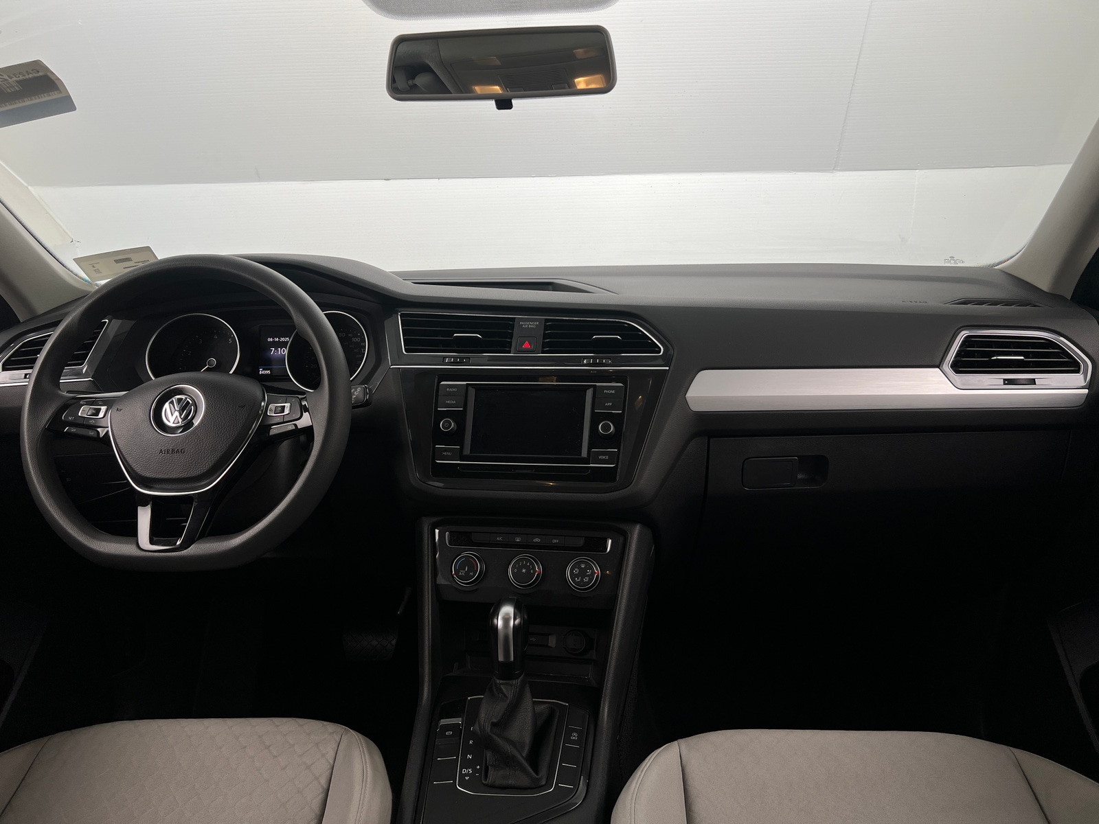 Thumbnail: 2021 Volkswagen Tiguan - 3
