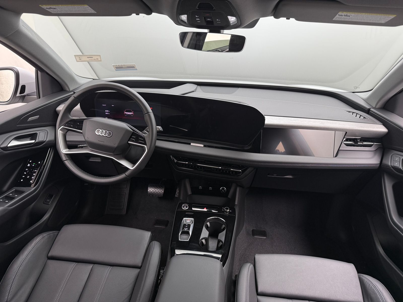 Thumbnail: 2025 Audi Q6 e-tron - 2