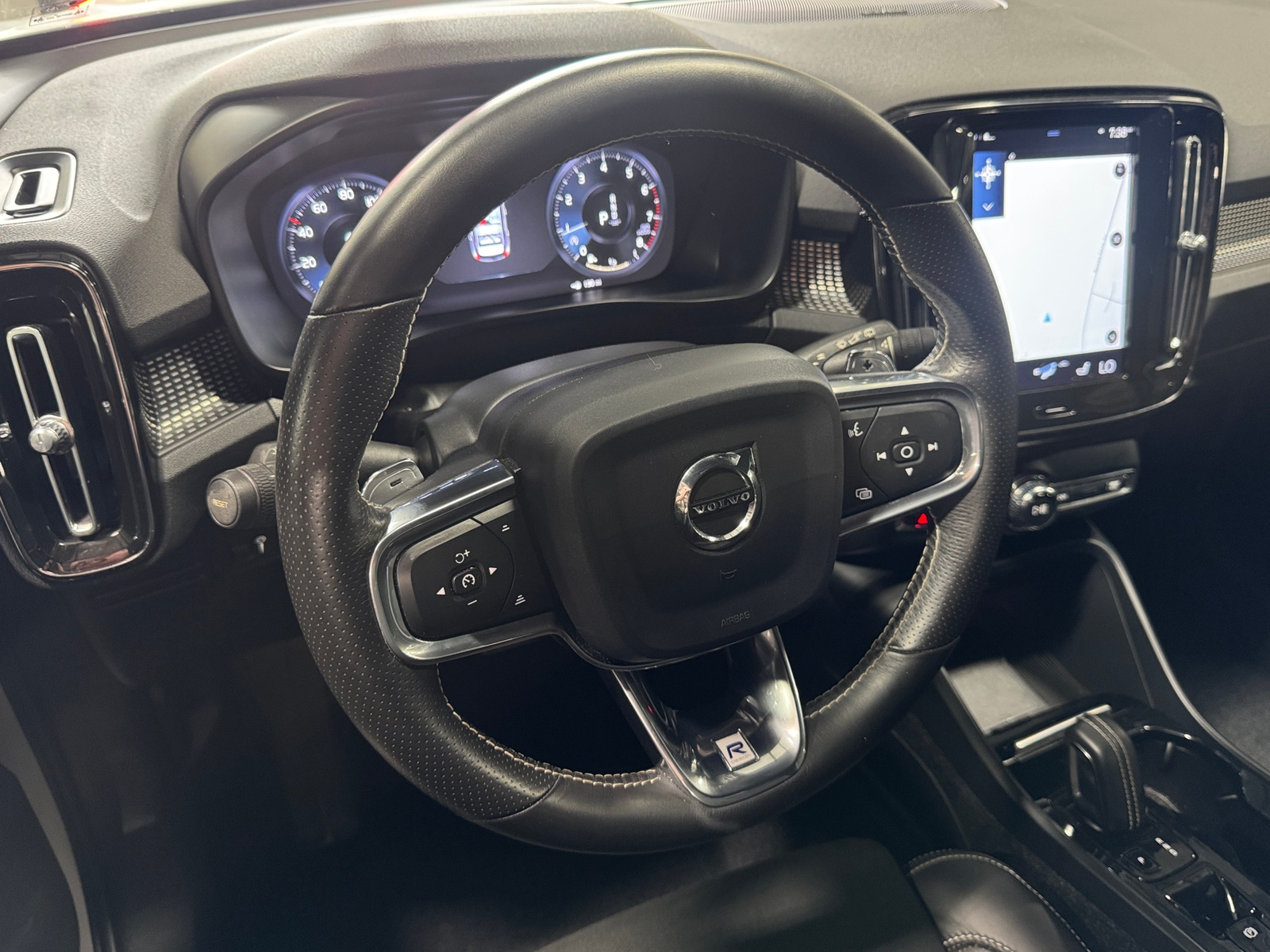 Thumbnail: 2019 Volvo XC40 - 4