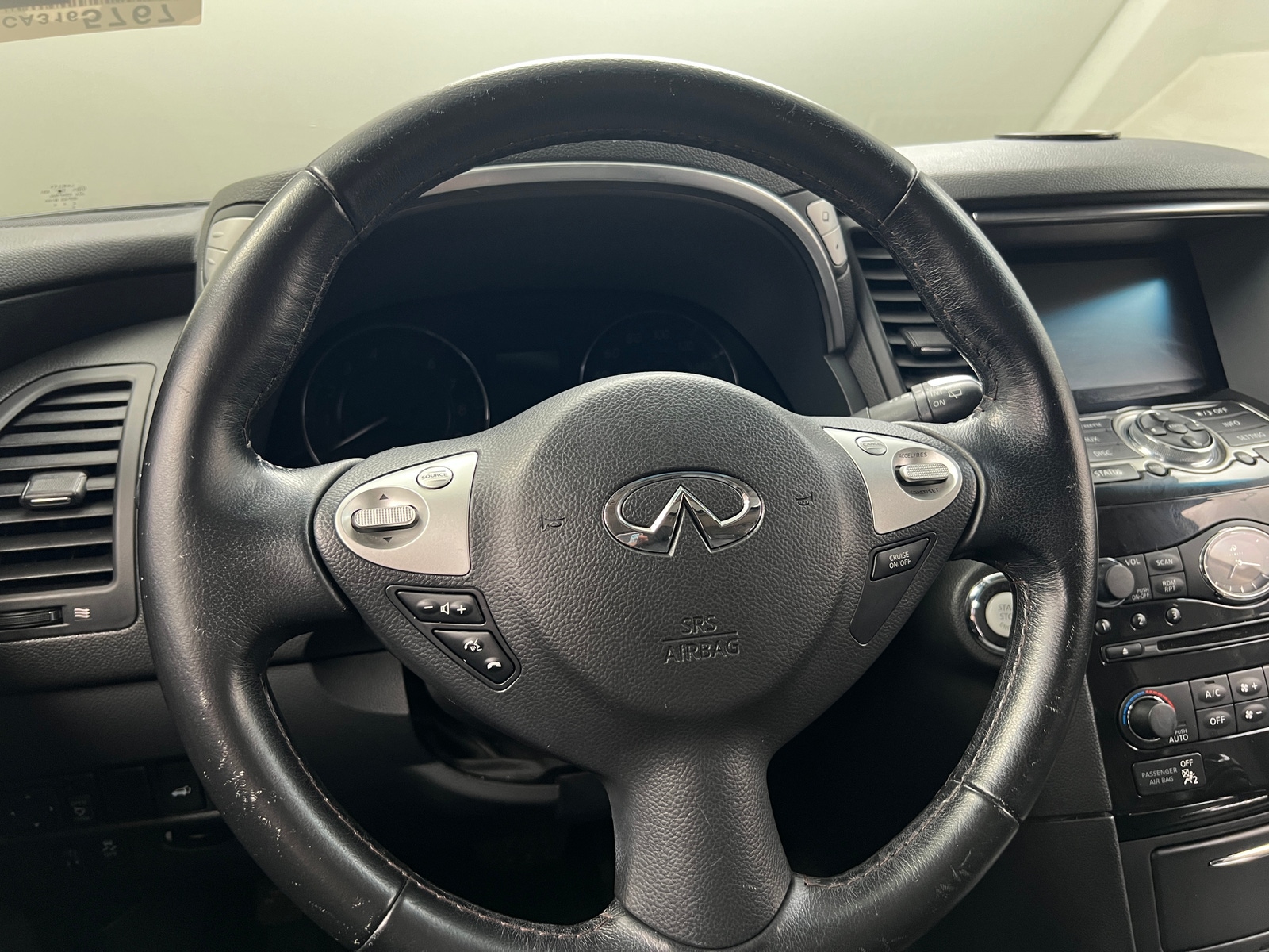 Thumbnail: 2017 INFINITI QX70 - 4