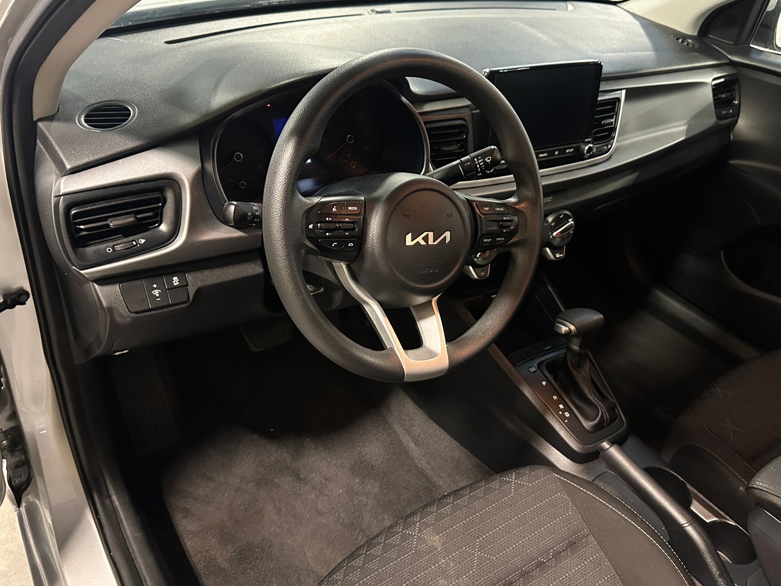 Thumbnail: 2023 Kia Rio - 3