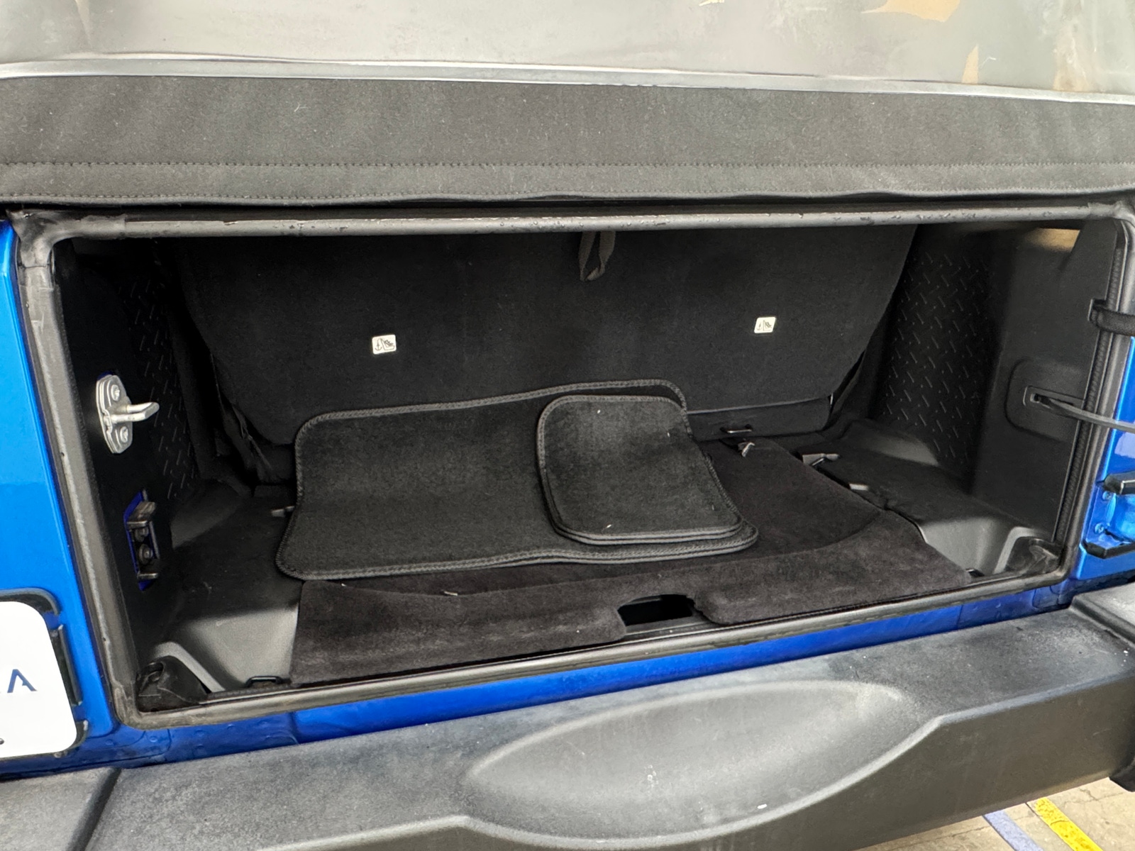 Thumbnail: 2016 Jeep Wrangler - 6