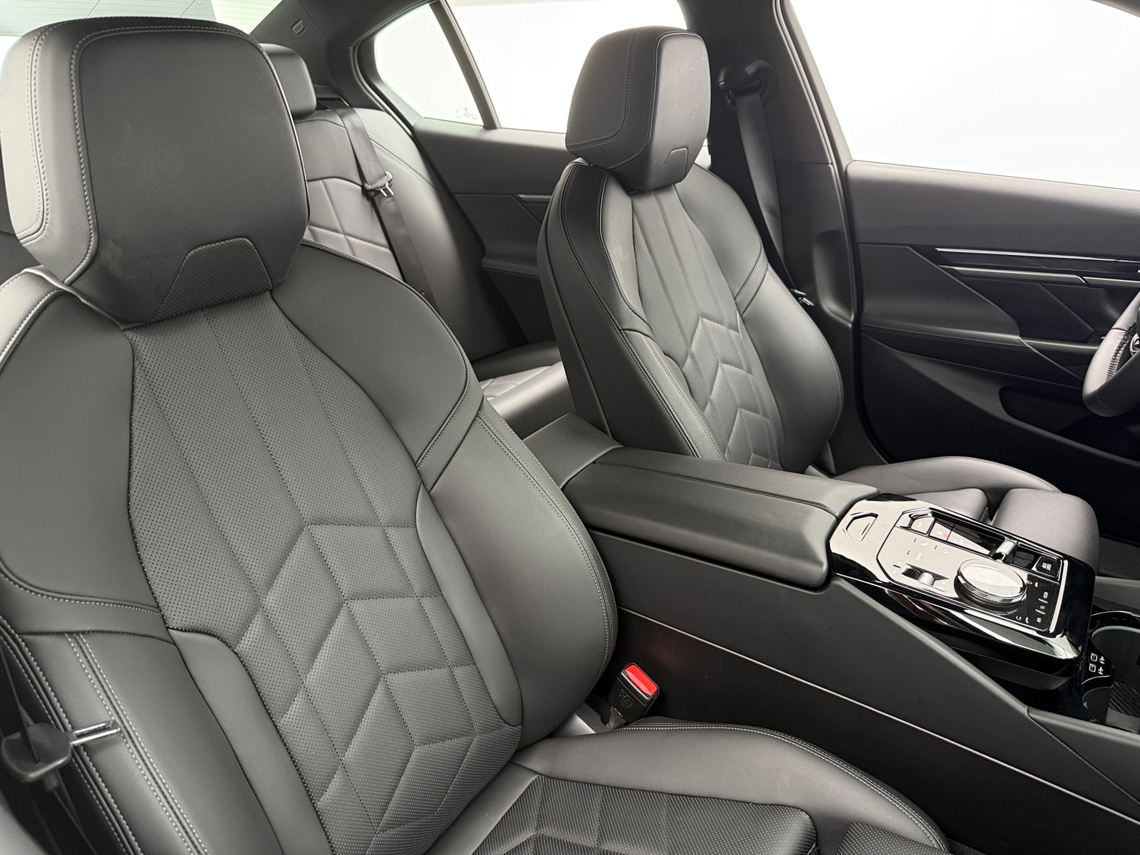 Thumbnail: 2025 BMW i5 - 2