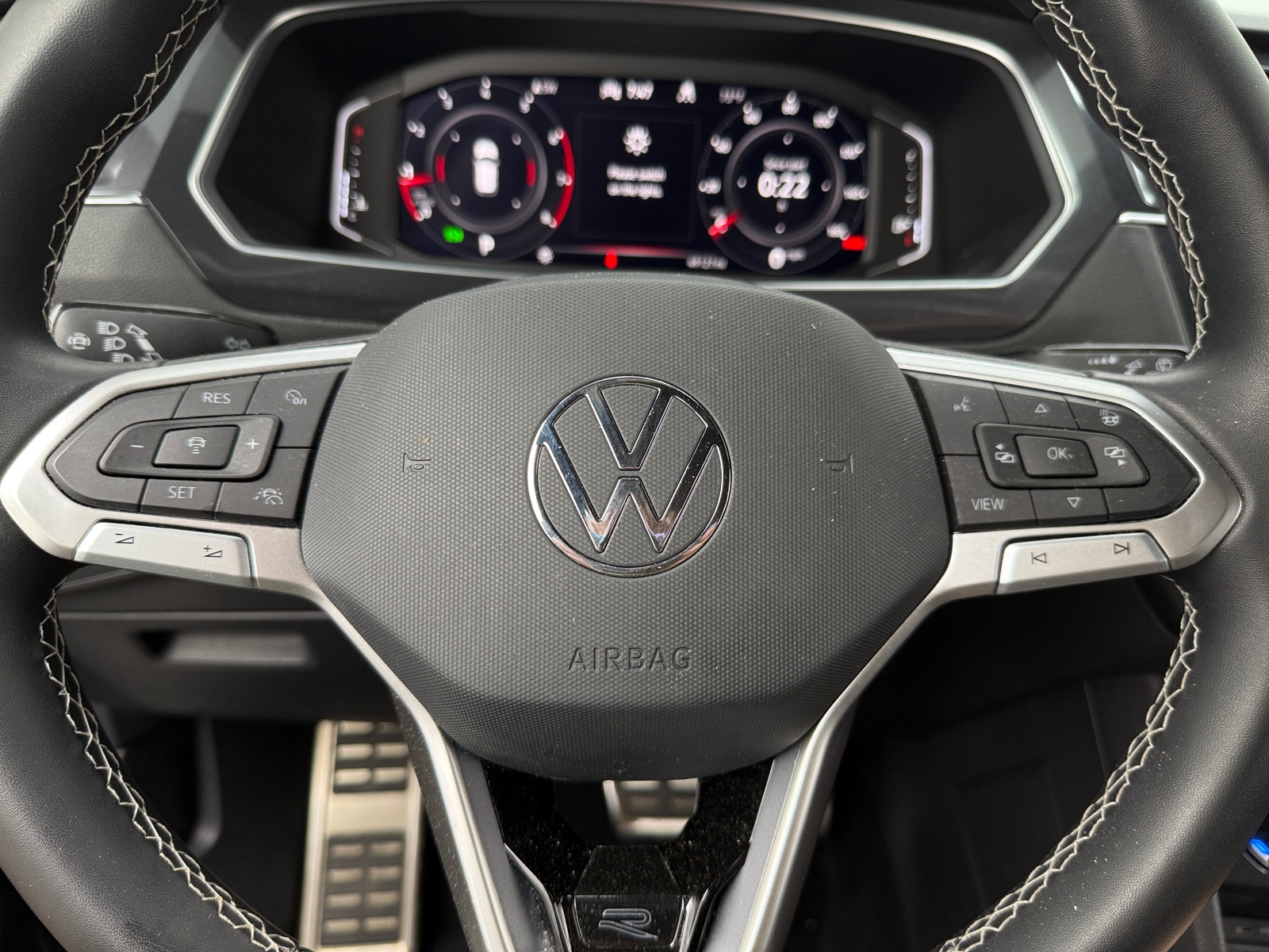 Thumbnail: 2023 Volkswagen Tiguan - 4