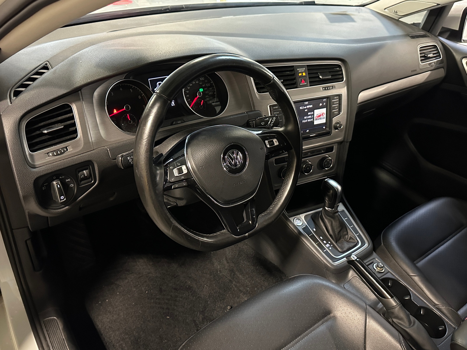 Thumbnail: 2017 Volkswagen Golf - 3