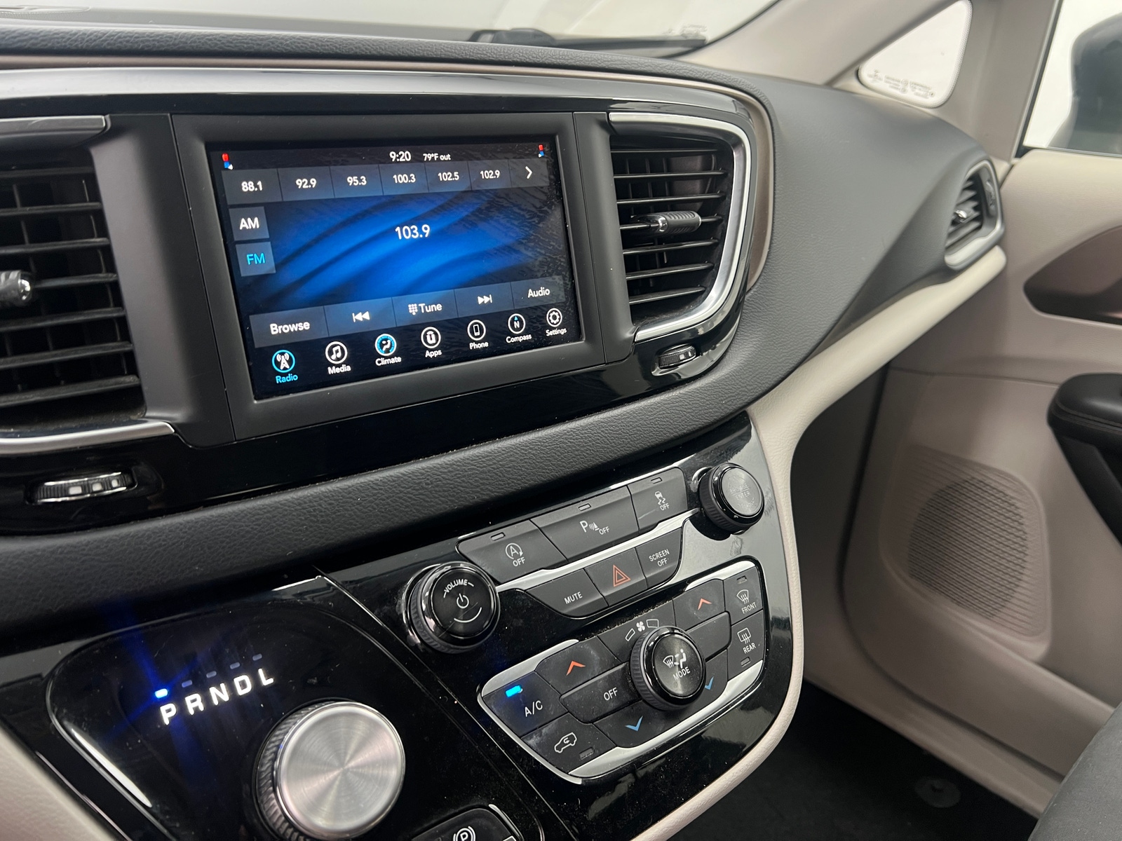 Thumbnail: 2019 Chrysler Pacifica - 4